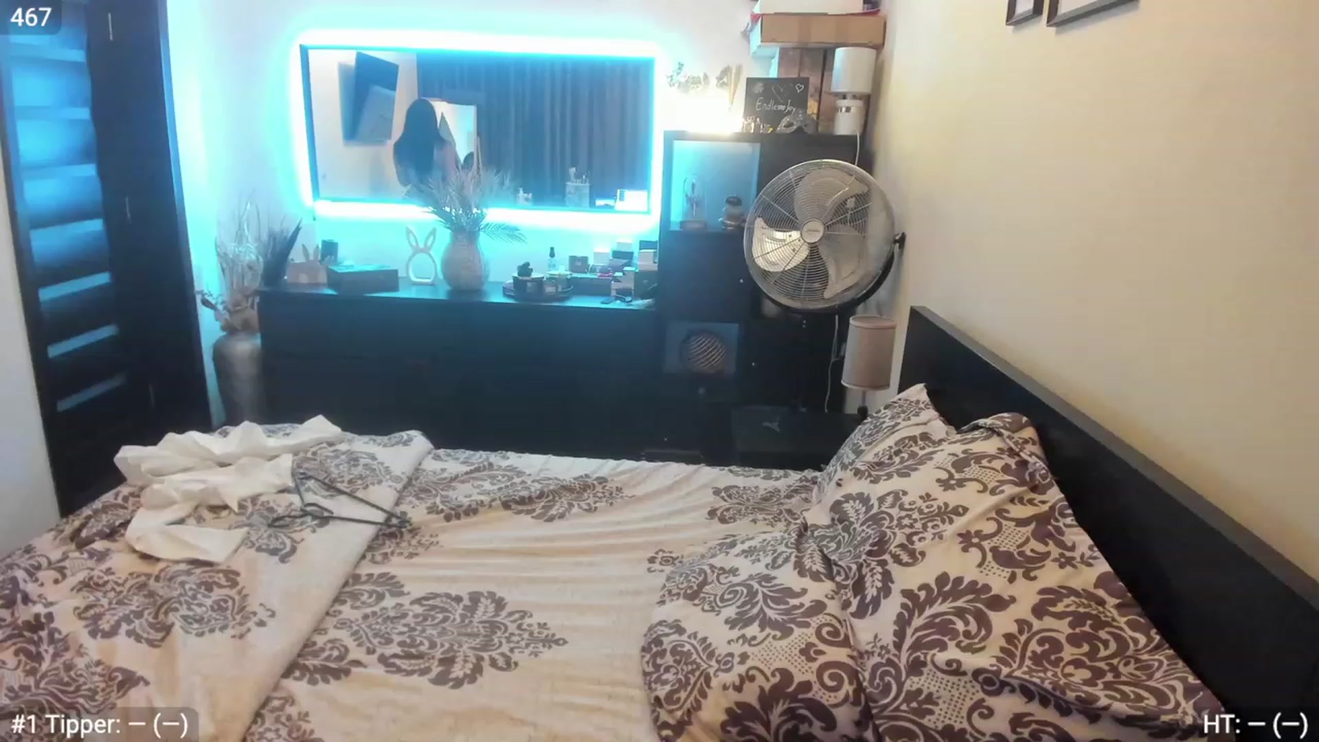 Gallery image thumbnail from EndlesssJoy's myfreecams stream on, 08/19/2023, 24:43 image 6 of 20