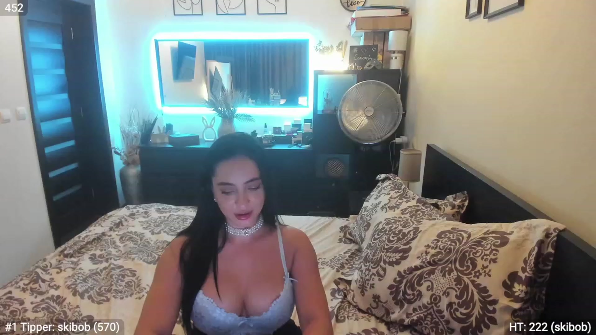 Gallery image thumbnail from EndlesssJoy's myfreecams stream on, 08/19/2023, 04:13 image 18 of 20
