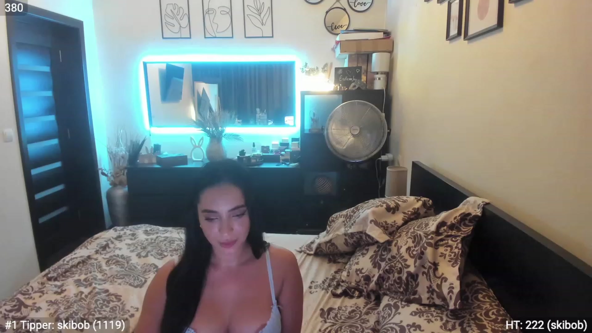 Gallery image thumbnail from EndlesssJoy's myfreecams stream on, 08/19/2023, 06:55 image 17 of 20