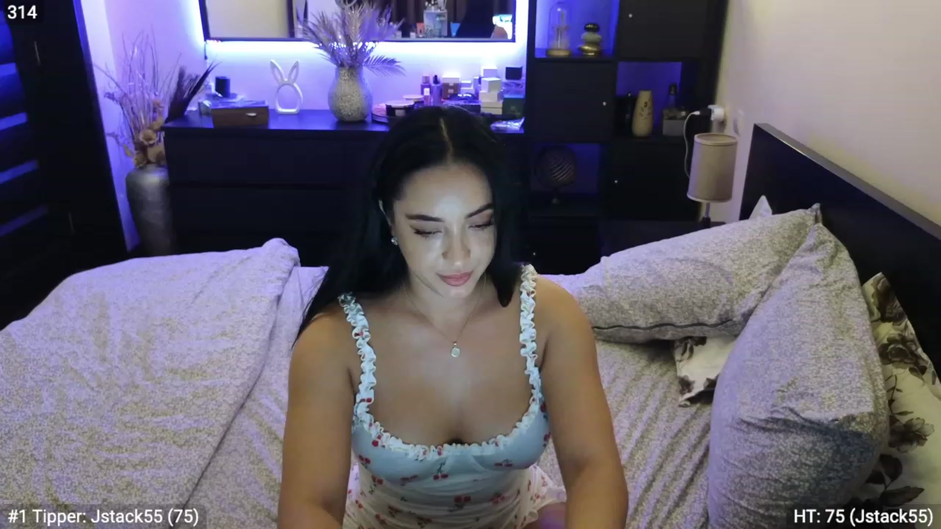 Gallery image thumbnail from EndlesssJoy's myfreecams stream on, 09/25/2023, 24:45 image 14 of 20