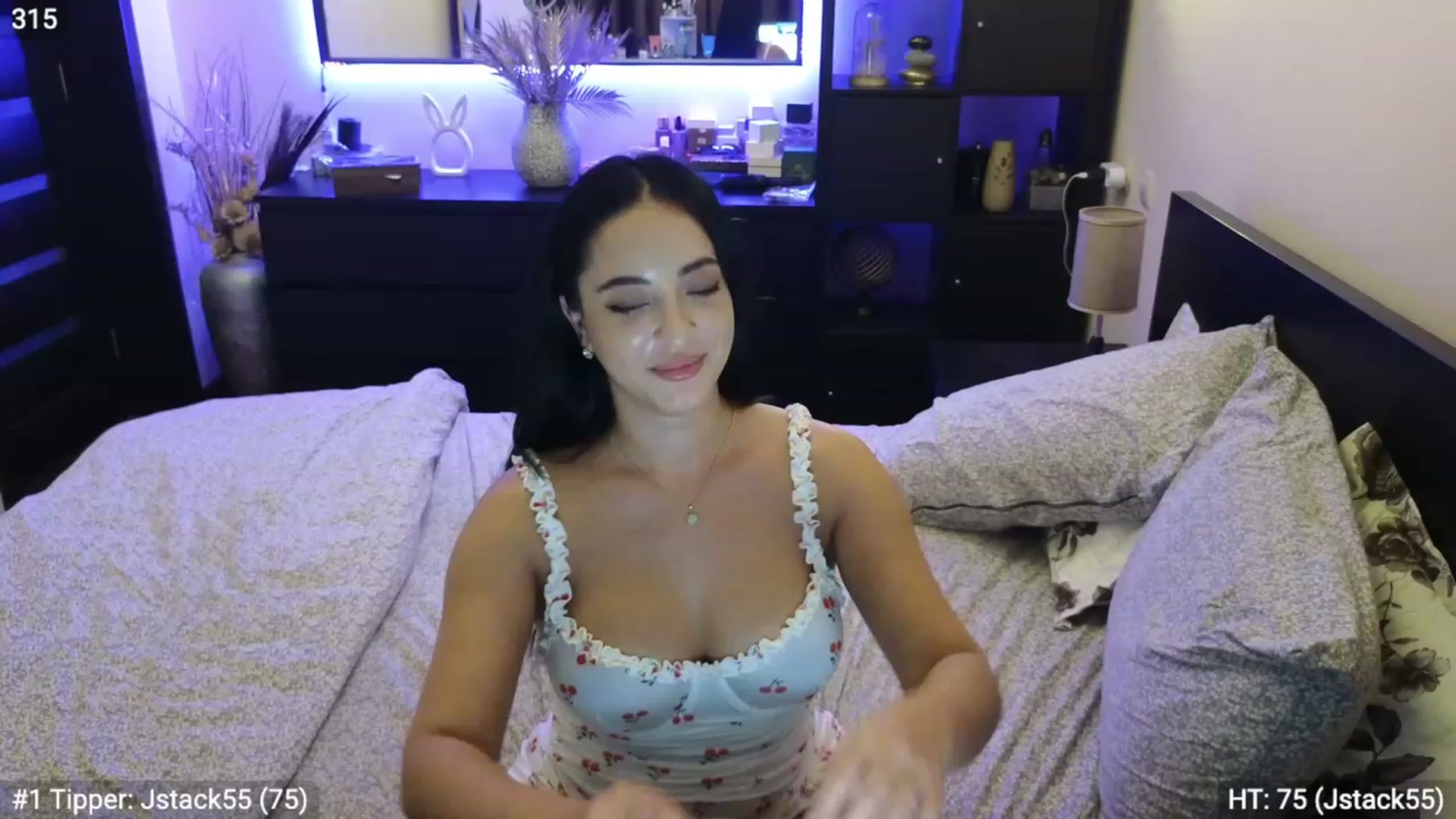 Gallery image thumbnail from EndlesssJoy's myfreecams stream on, 09/25/2023, 24:45 image 17 of 20