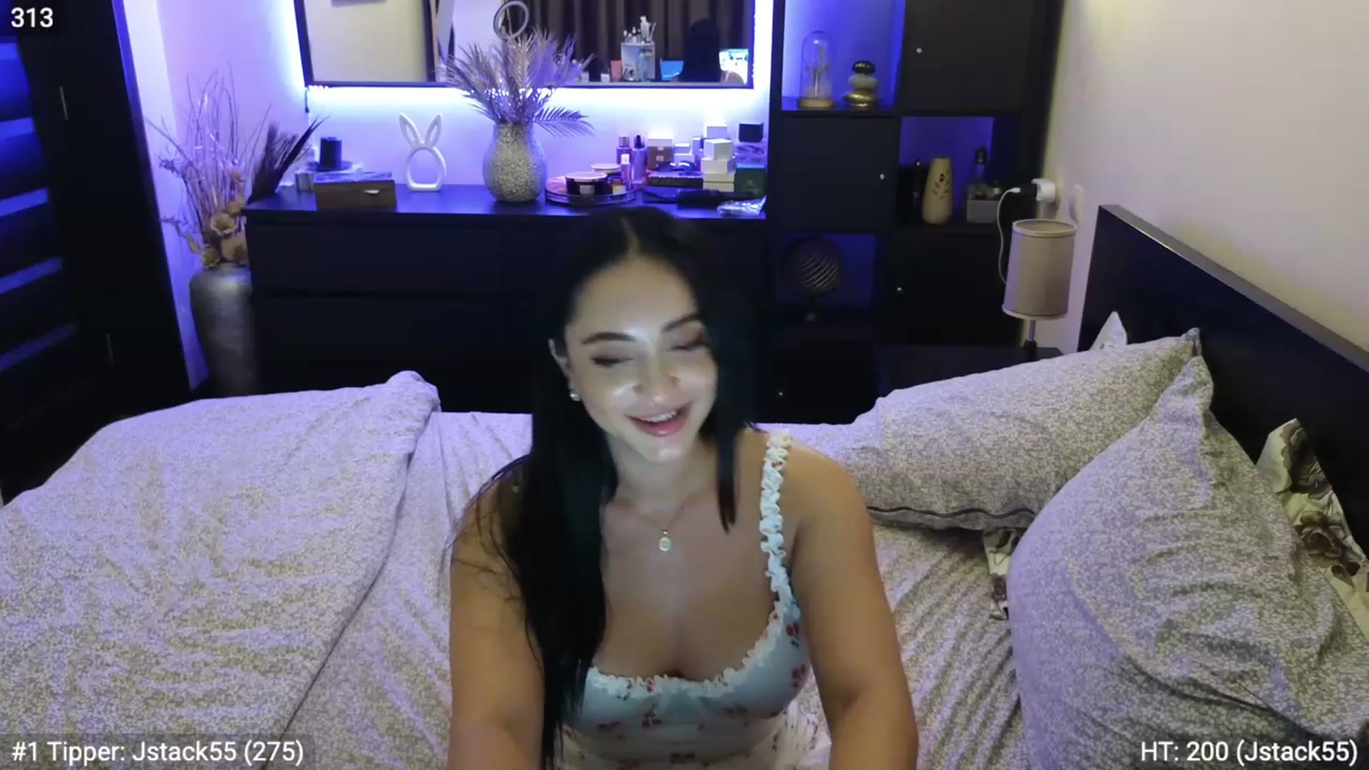 Gallery image thumbnail from EndlesssJoy's myfreecams stream on, 09/25/2023, 01:48 image 19 of 20