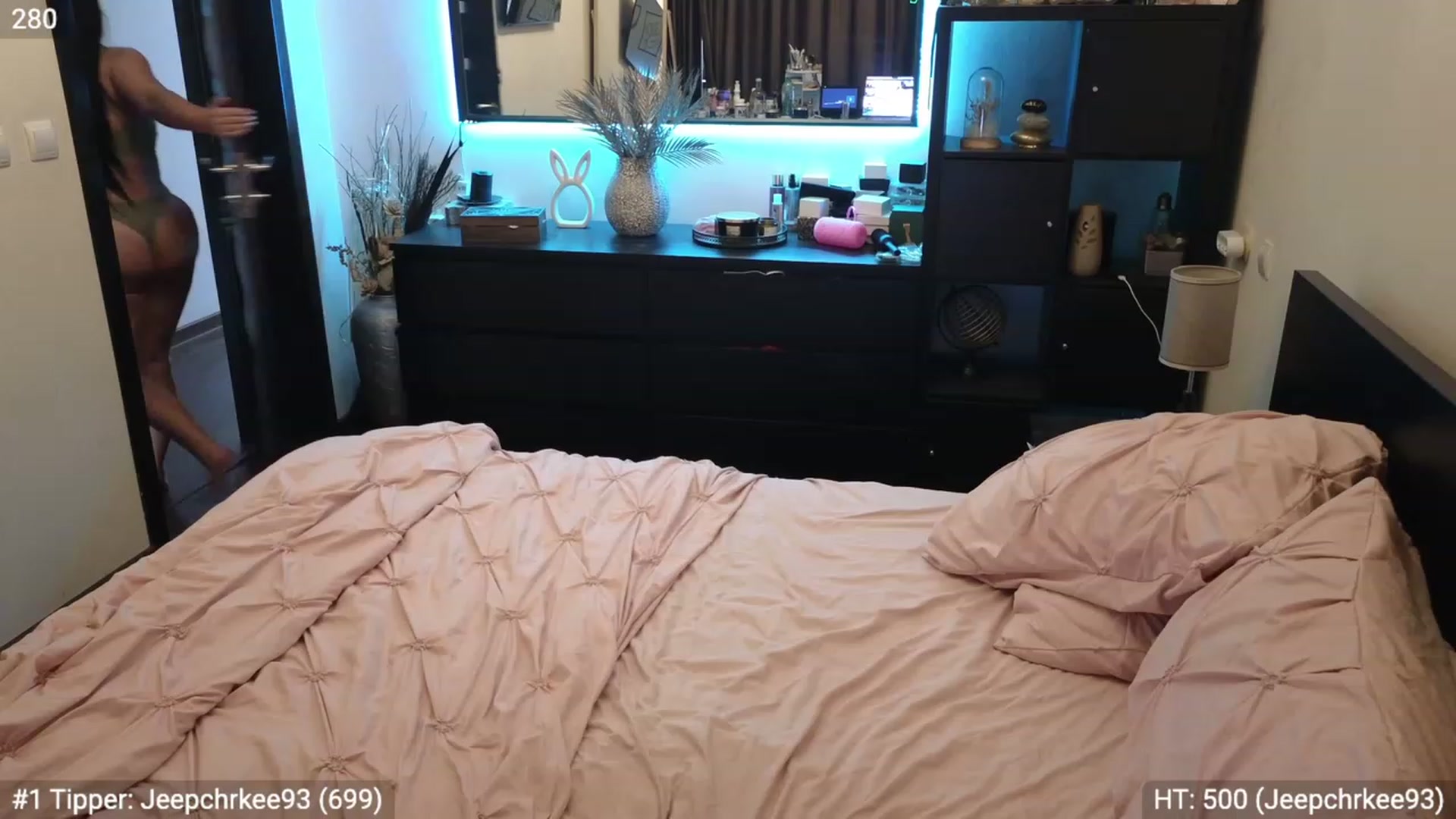 Gallery image thumbnail from EndlesssJoy's myfreecams stream on, 10/08/2023, 09:17 image 2 of 20