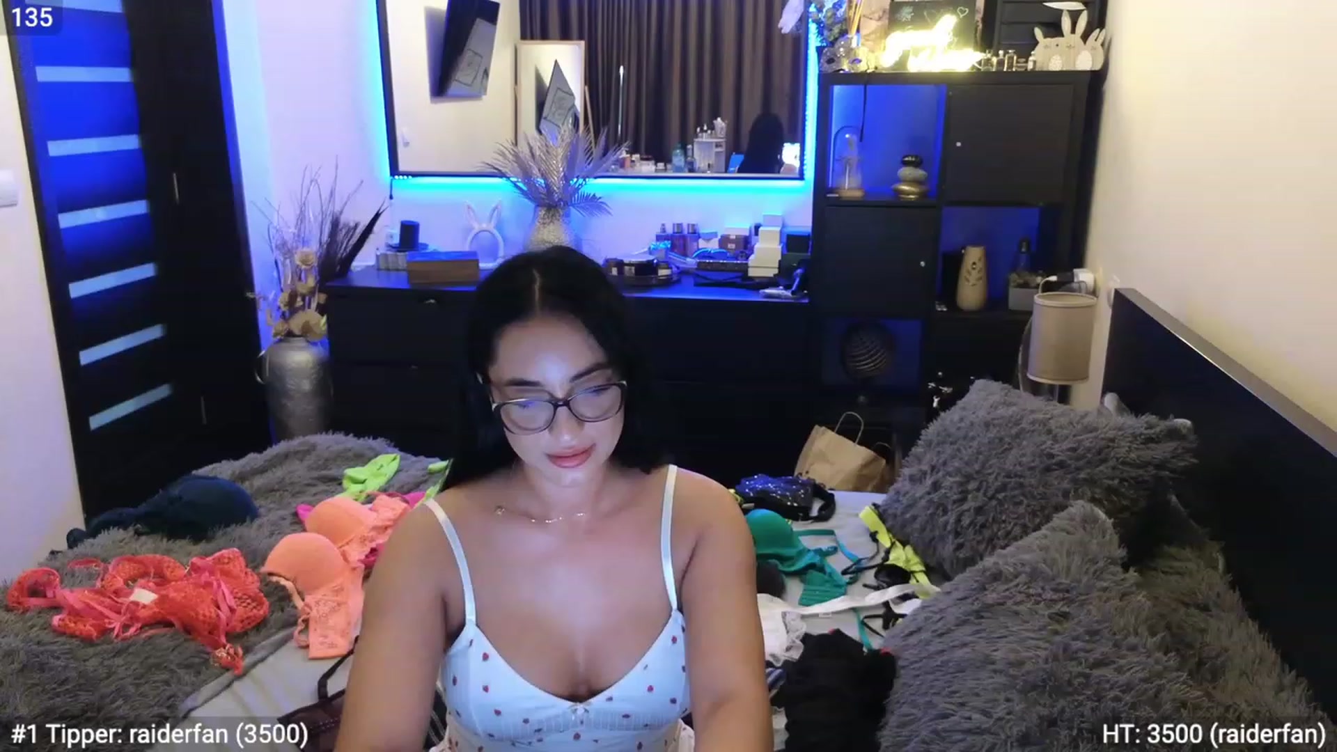 Gallery image thumbnail from EndlesssJoy's myfreecams stream on, 11/05/2023, 07:56 image 15 of 20