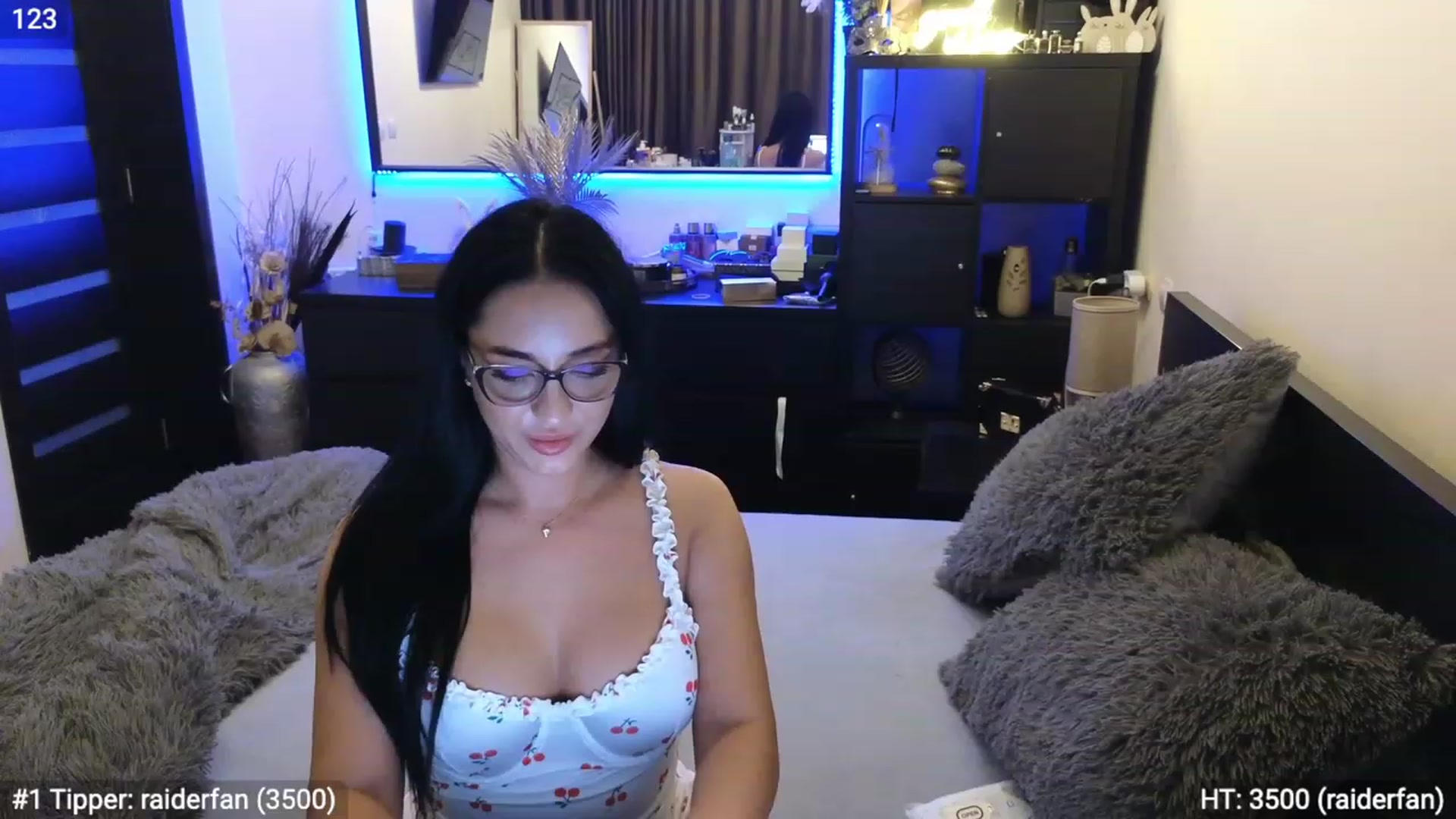 Gallery image thumbnail from EndlesssJoy's myfreecams stream on, 11/06/2023, 06:34 image 11 of 20