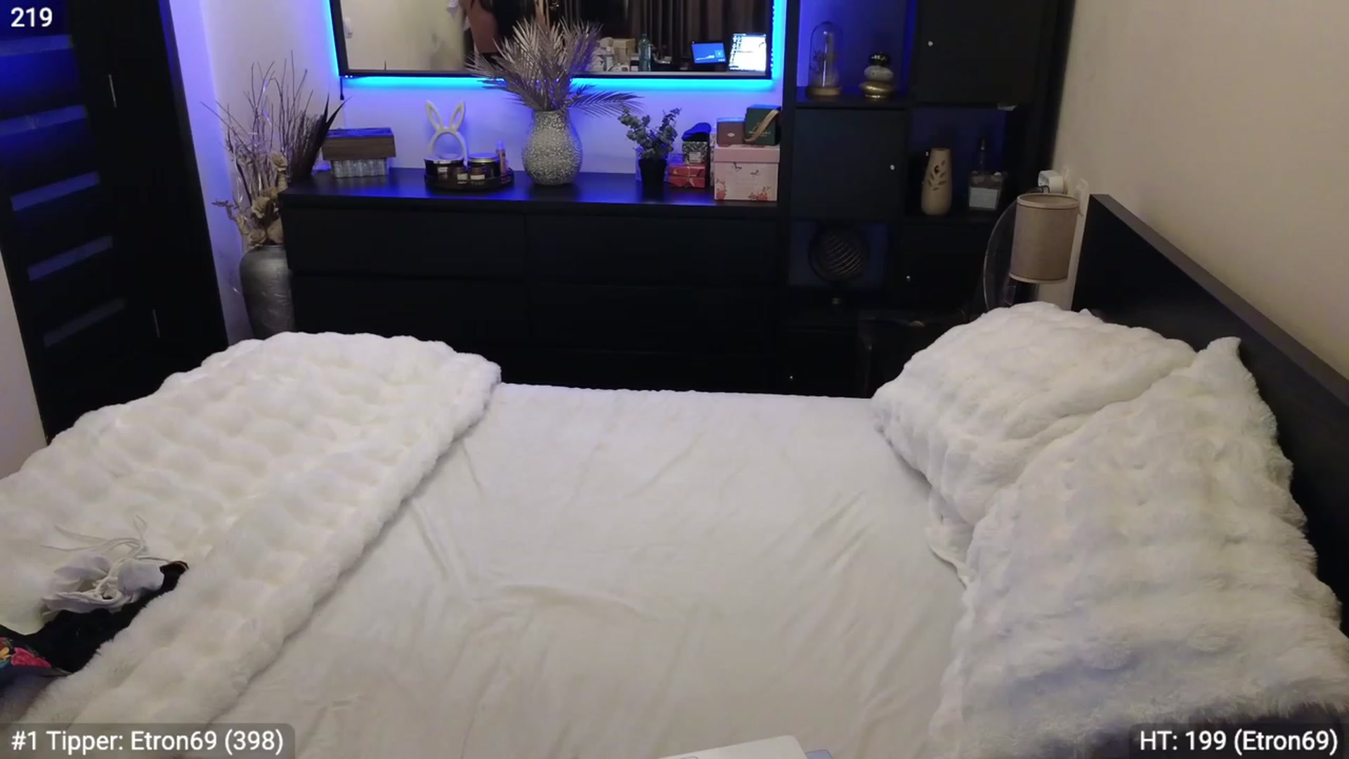 Gallery image thumbnail from EndlesssJoy's myfreecams stream on, 11/26/2023, 02:46 image 6 of 20