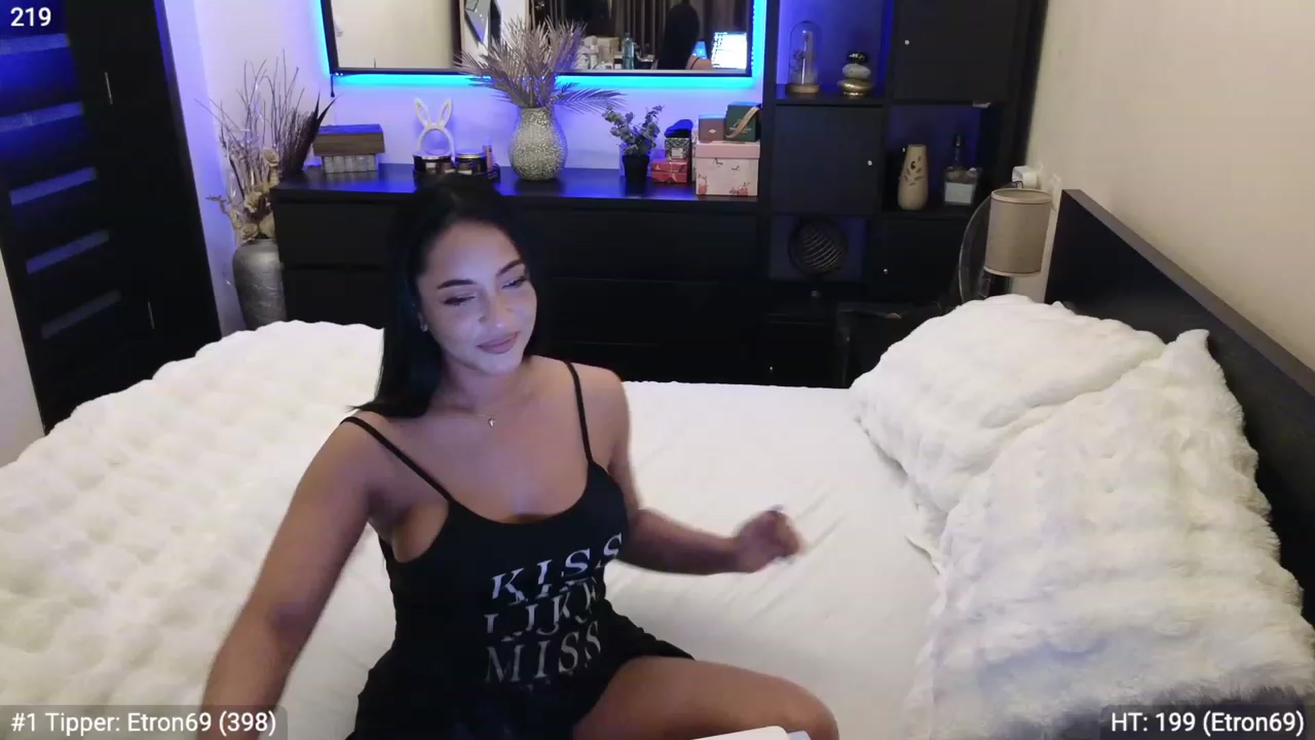 Gallery image thumbnail from EndlesssJoy's myfreecams stream on, 11/26/2023, 02:46 image 4 of 20