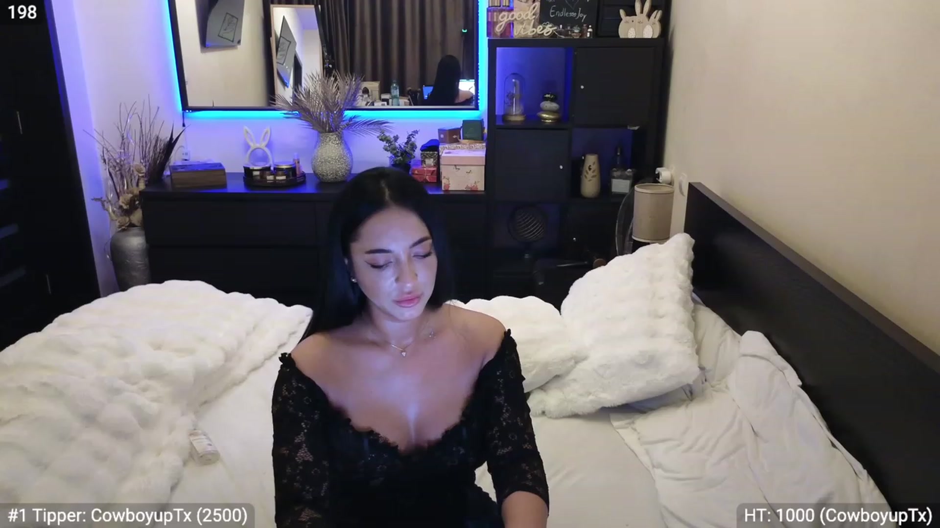 Gallery image thumbnail from EndlesssJoy's myfreecams stream on, 11/27/2023, 02:56 image 18 of 20