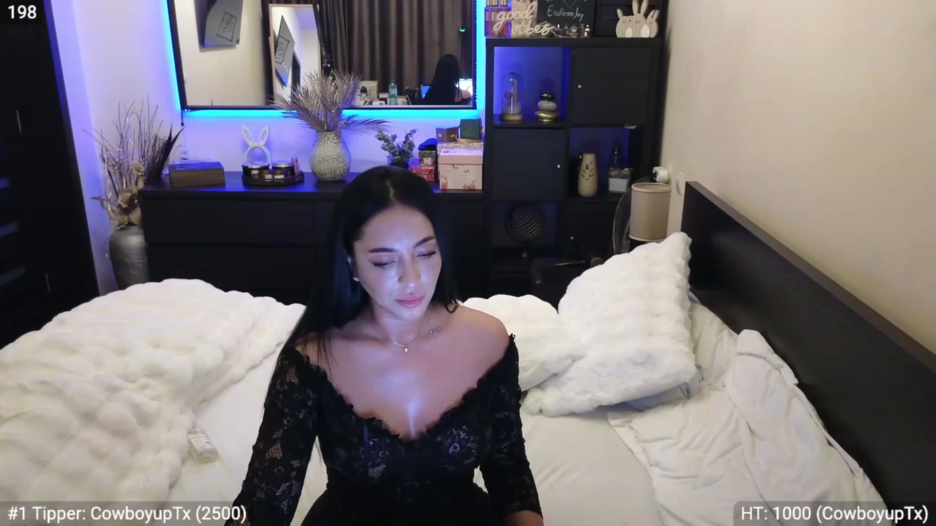 Gallery image thumbnail from EndlesssJoy's myfreecams stream on, 11/27/2023, 02:56 image 11 of 20