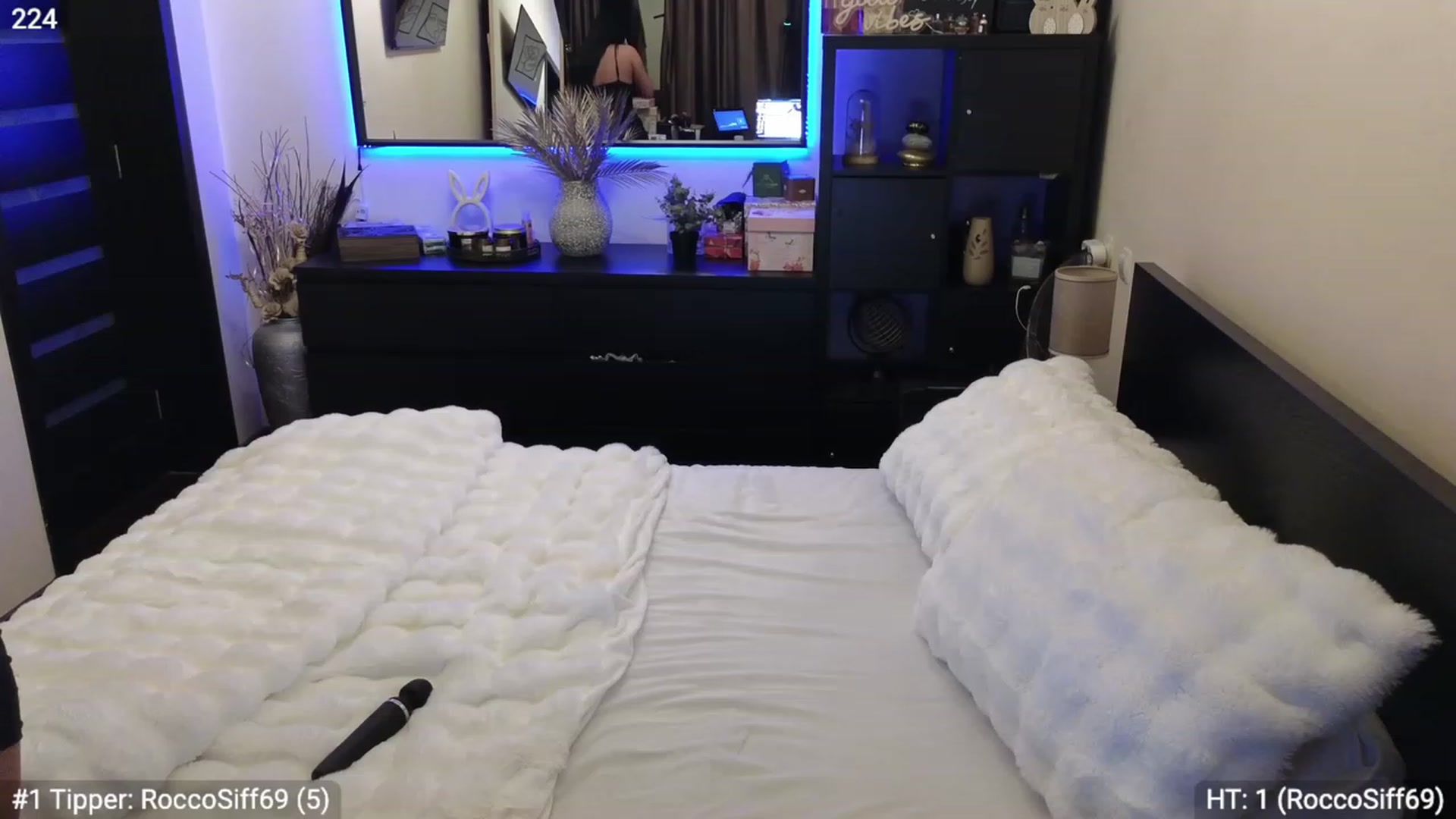 Gallery image thumbnail from EndlesssJoy's myfreecams stream on, 12/01/2023, 01:40 image 15 of 20