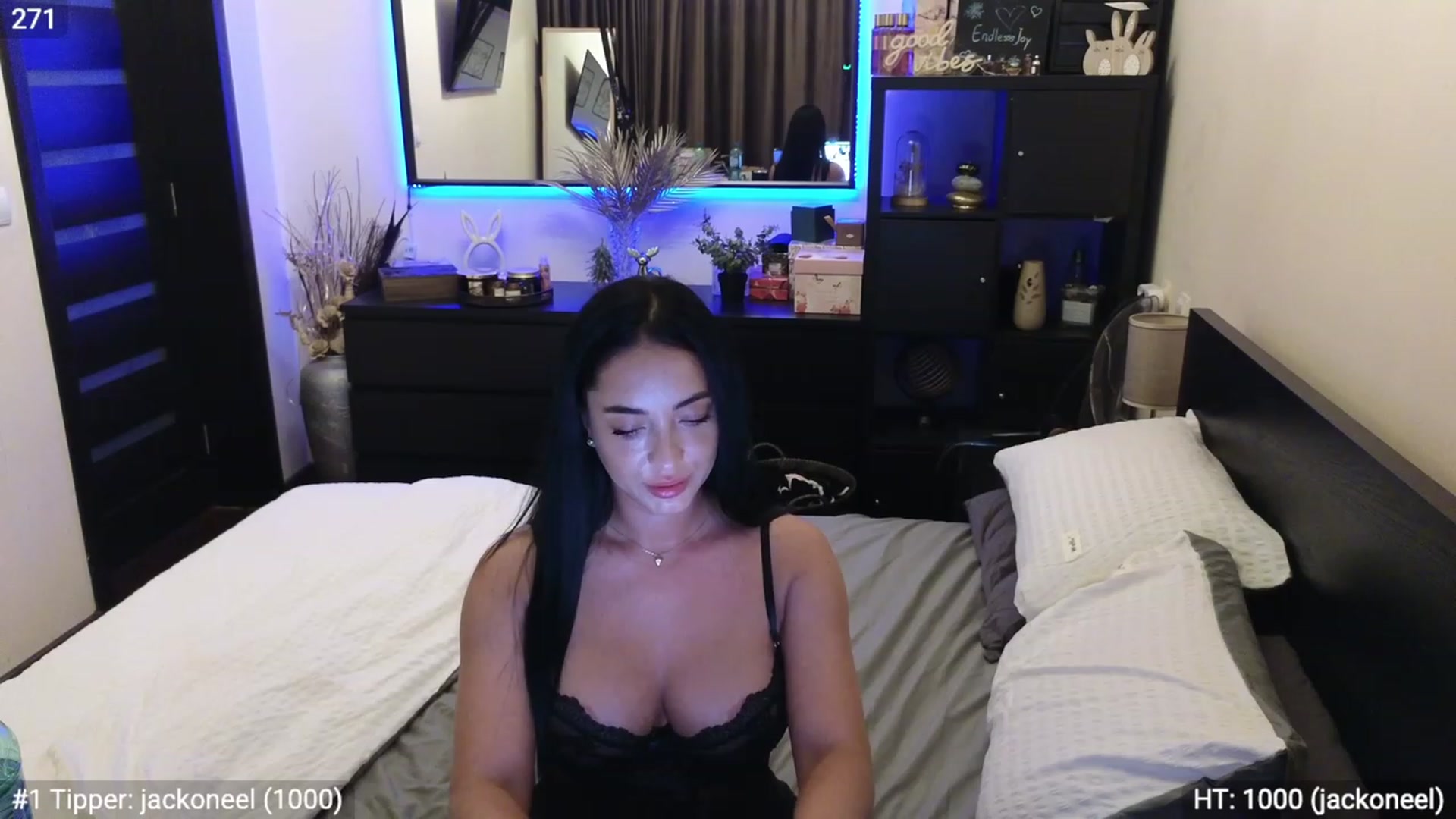 Gallery image thumbnail from EndlesssJoy's myfreecams stream on, 12/08/2023, 07:36 image 15 of 20