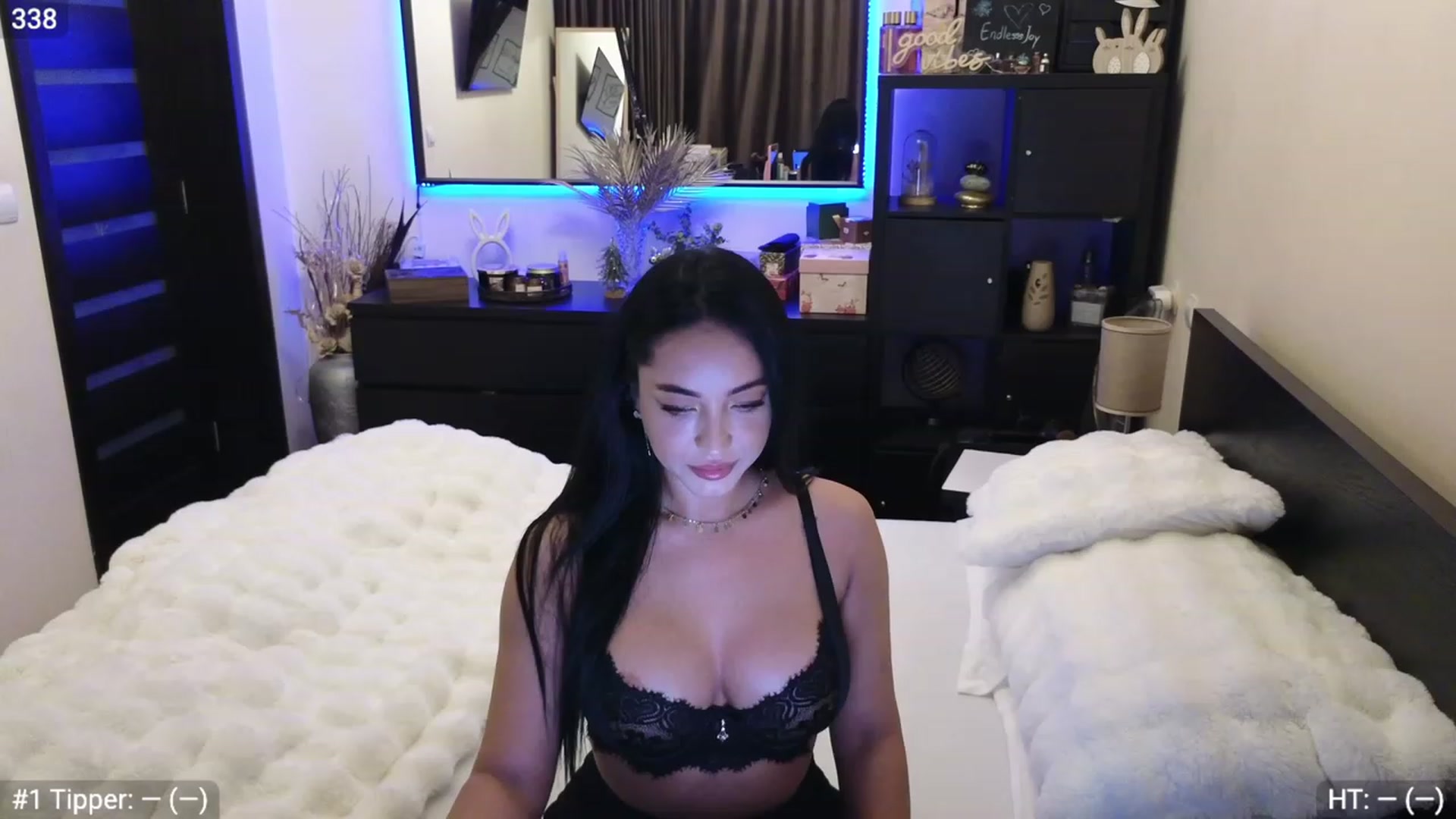 Gallery image thumbnail from EndlesssJoy's myfreecams stream on, 12/14/2023, 01:44 image 16 of 20