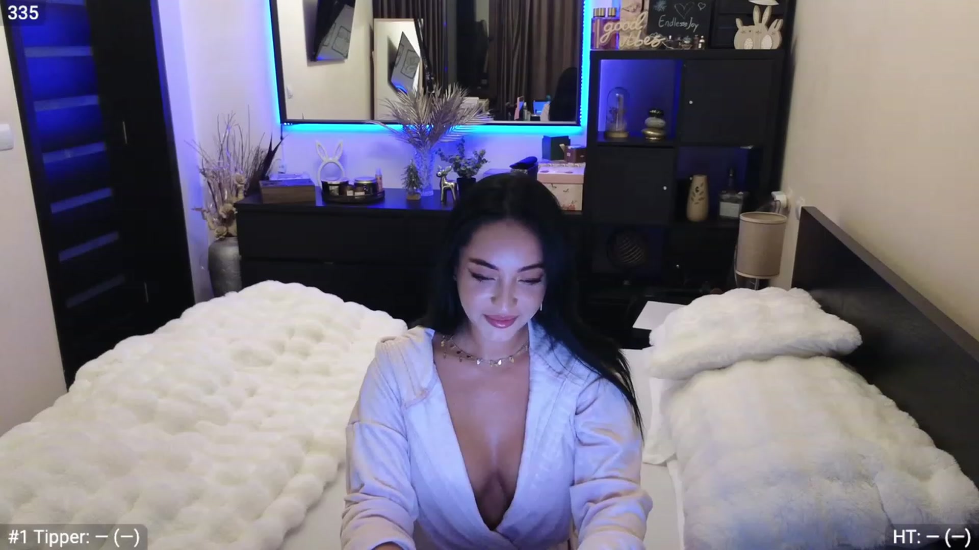 Gallery image thumbnail from EndlesssJoy's myfreecams stream on, 12/14/2023, 01:44 image 6 of 20