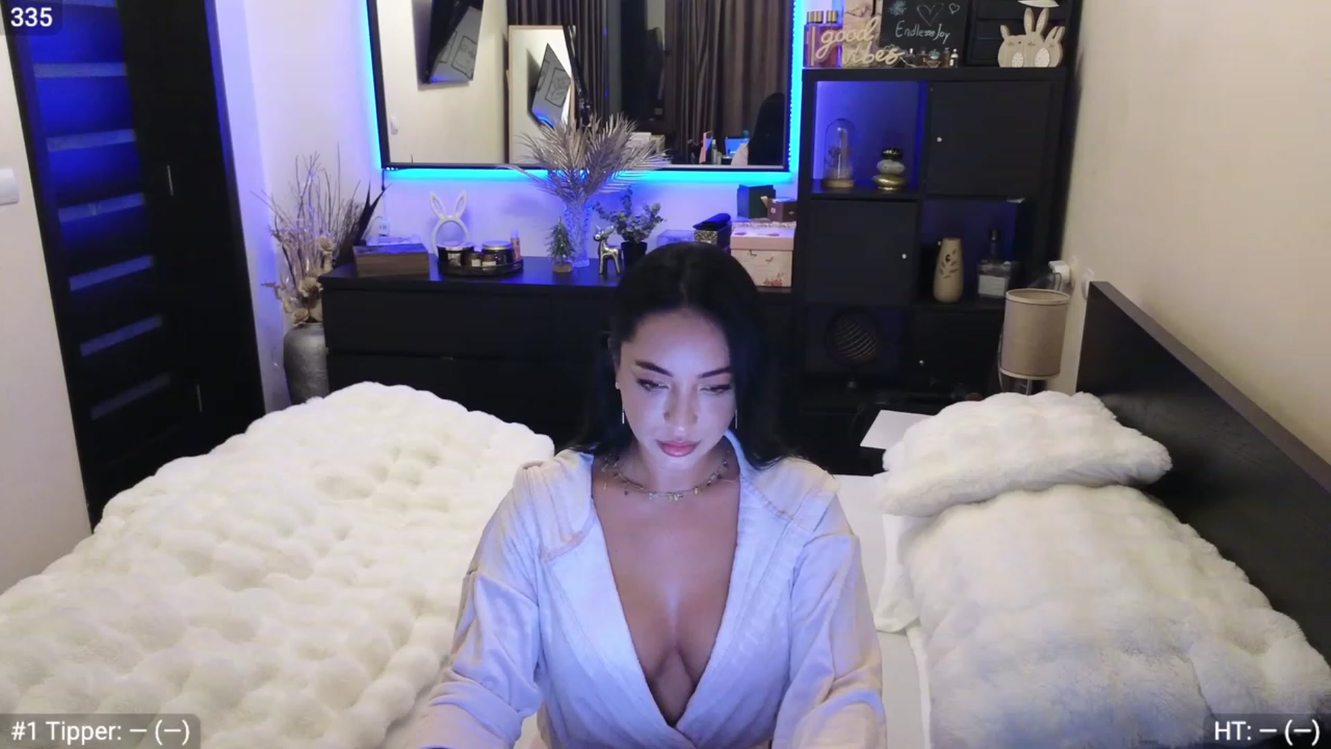 Gallery image thumbnail from EndlesssJoy's myfreecams stream on, 12/14/2023, 01:44 image 7 of 20
