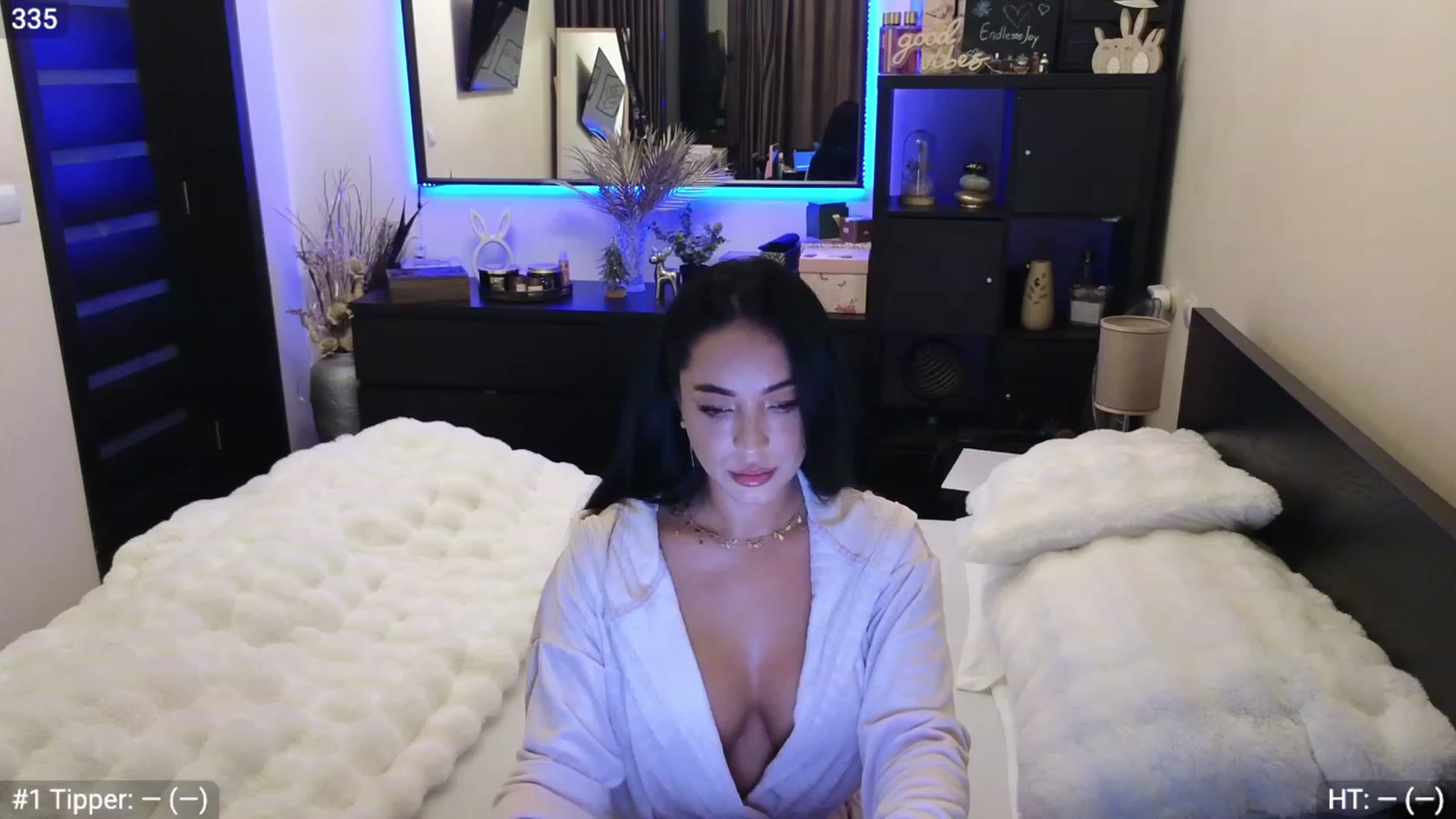 Gallery image thumbnail from EndlesssJoy's myfreecams stream on, 12/14/2023, 01:44 image 8 of 20