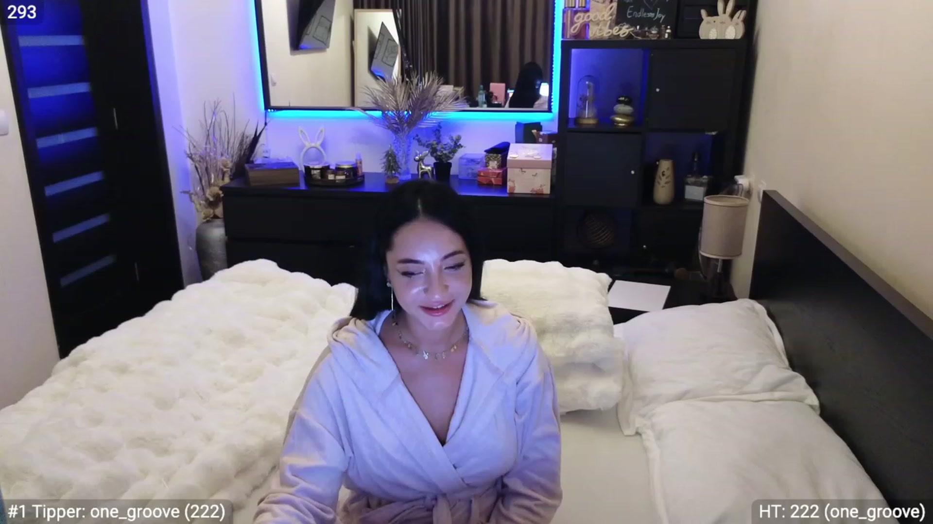 Gallery image thumbnail from EndlesssJoy's myfreecams stream on, 12/14/2023, 07:18 image 18 of 20