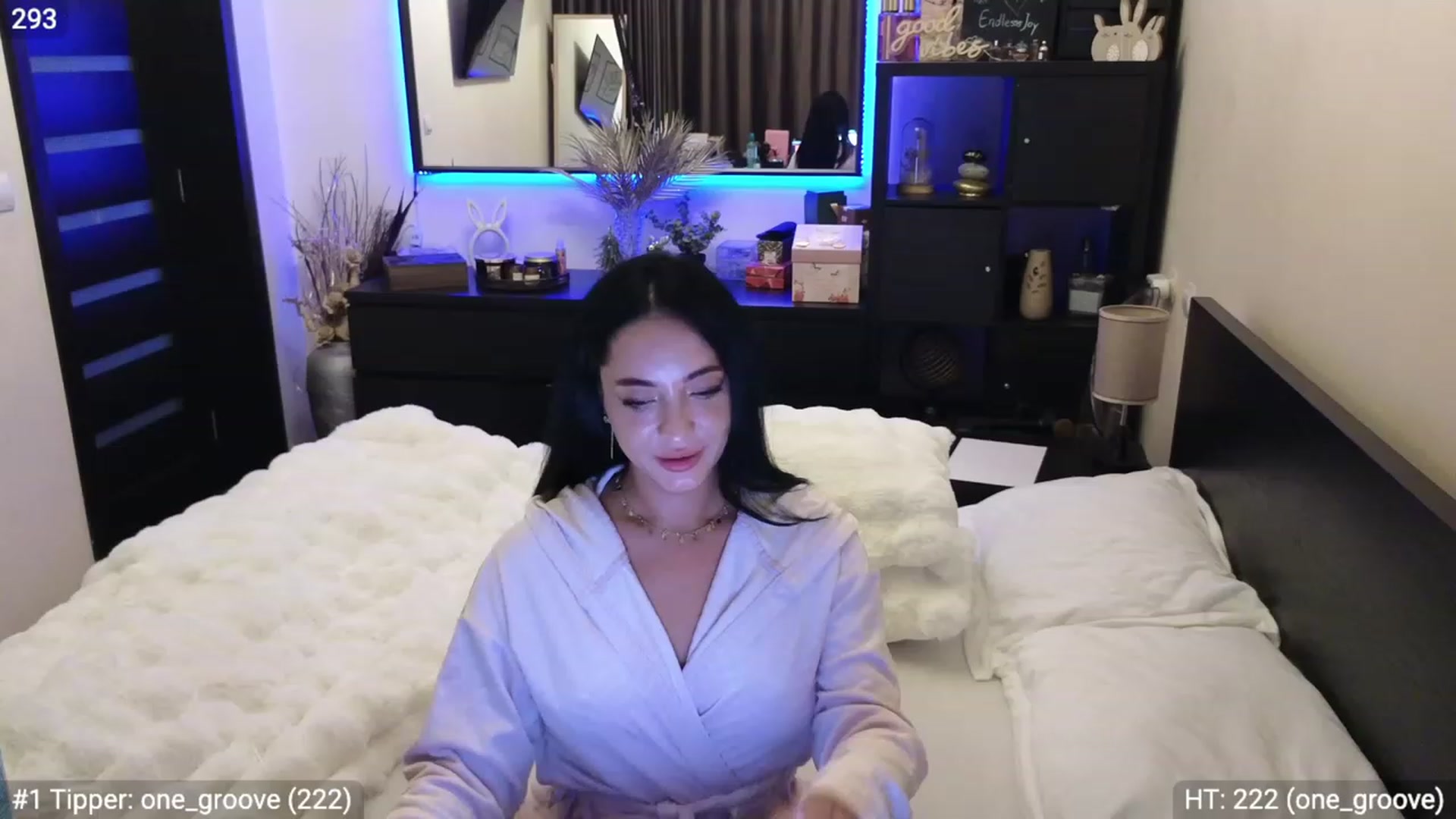 Gallery image thumbnail from EndlesssJoy's myfreecams stream on, 12/14/2023, 07:18 image 19 of 20