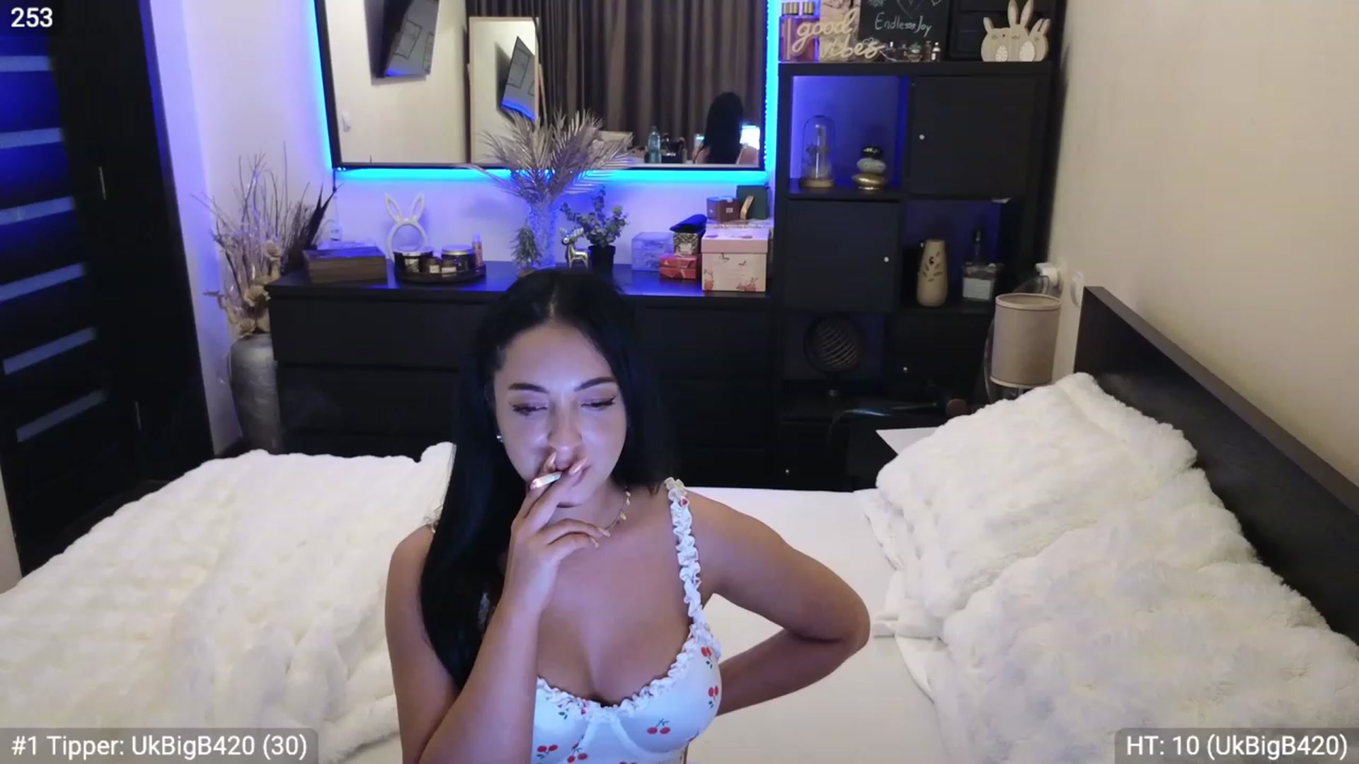 Gallery image thumbnail from EndlesssJoy's myfreecams stream on, 12/16/2023, 09:13 image 9 of 20