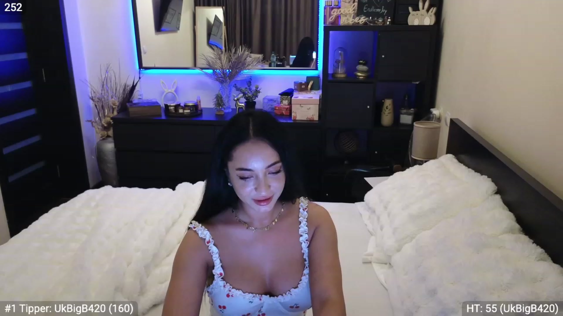 Gallery image thumbnail from EndlesssJoy's myfreecams stream on, 12/16/2023, 09:13 image 18 of 20