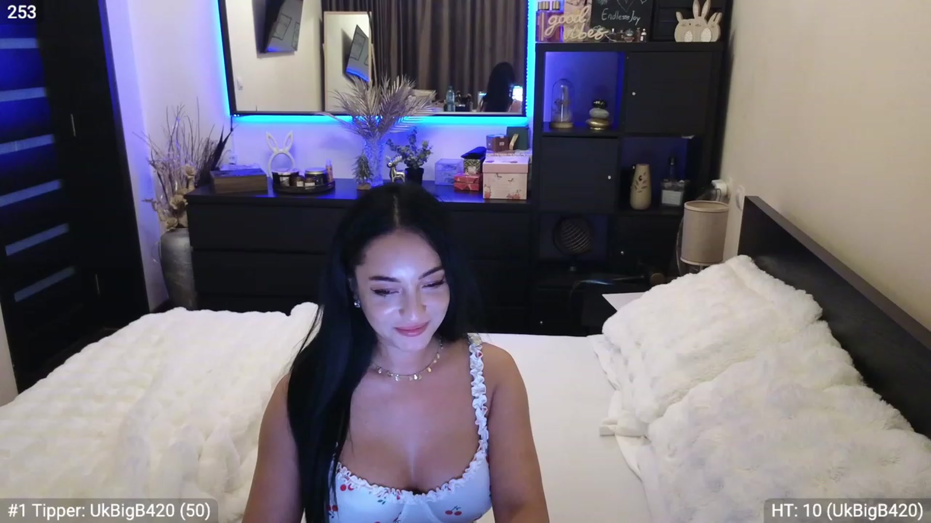 Gallery image thumbnail from EndlesssJoy's myfreecams stream on, 12/16/2023, 09:13 image 12 of 20