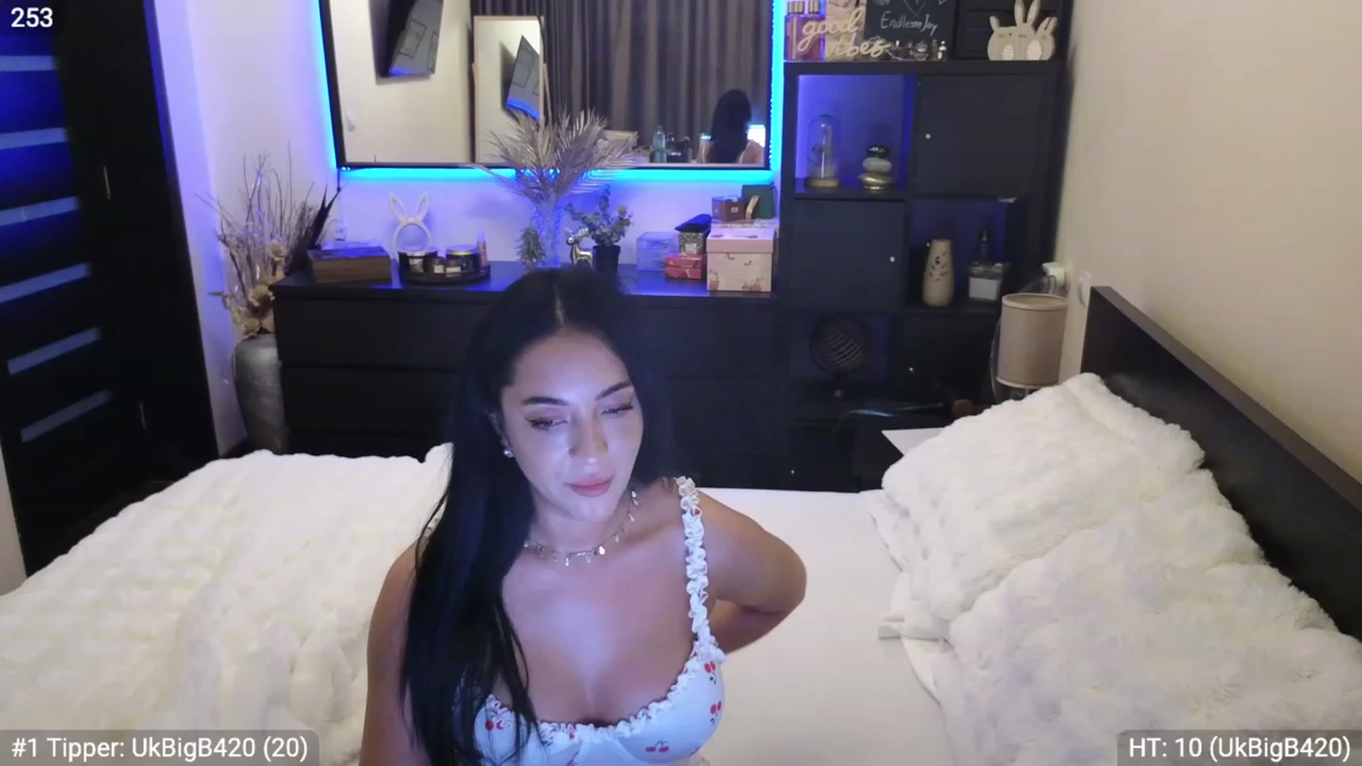 Gallery image thumbnail from EndlesssJoy's myfreecams stream on, 12/16/2023, 09:13 image 5 of 20