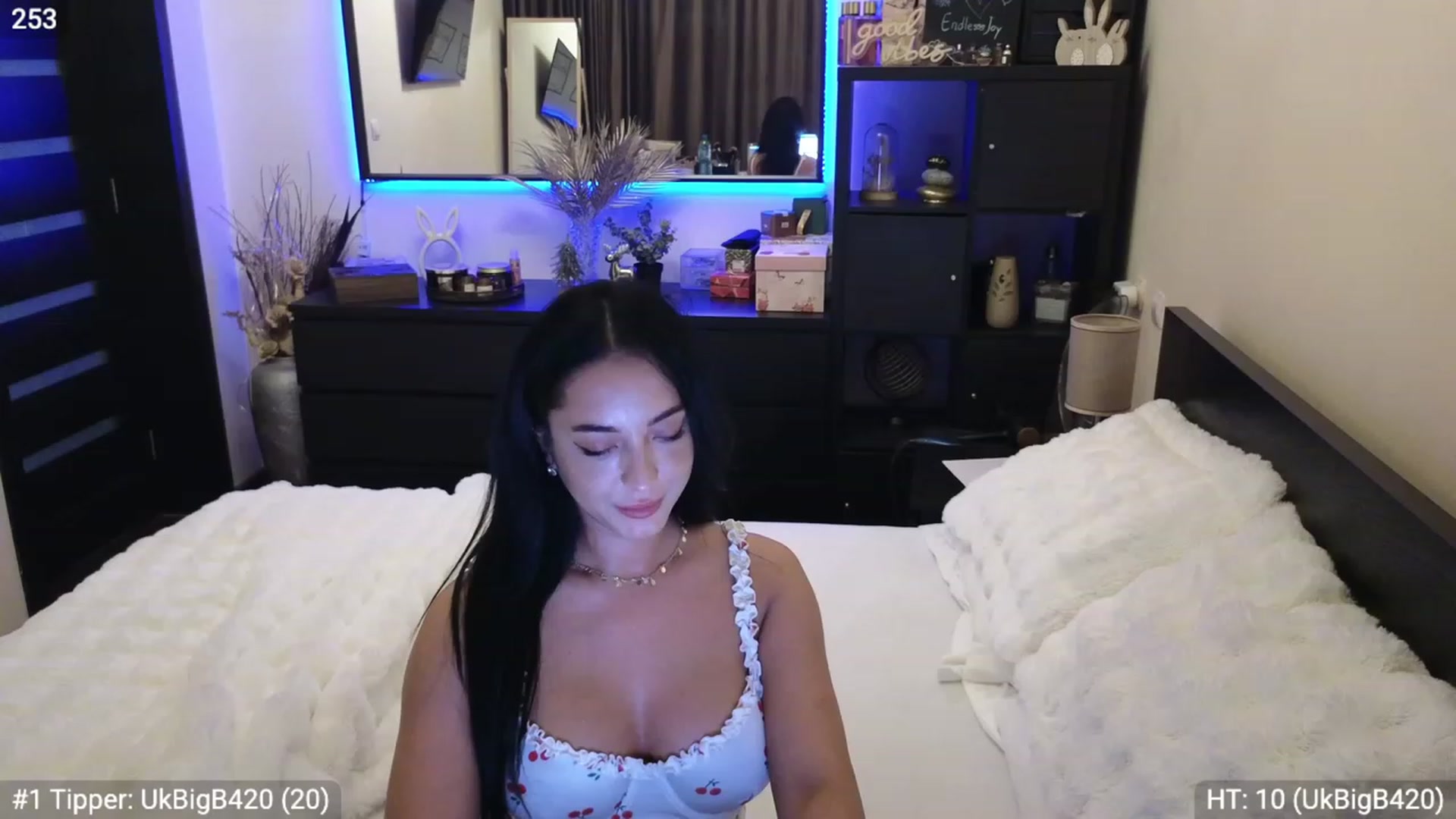 Gallery image thumbnail from EndlesssJoy's myfreecams stream on, 12/16/2023, 09:13 image 6 of 20