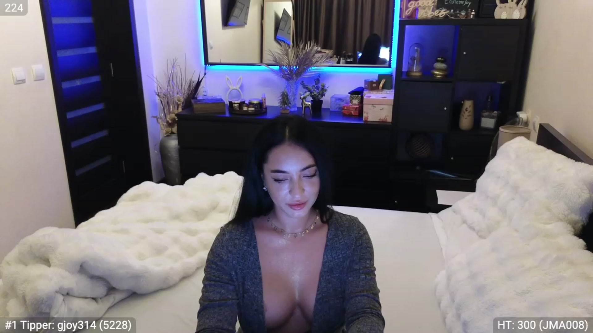 Gallery image thumbnail from EndlesssJoy's myfreecams stream on, 12/17/2023, 08:58 image 4 of 20
