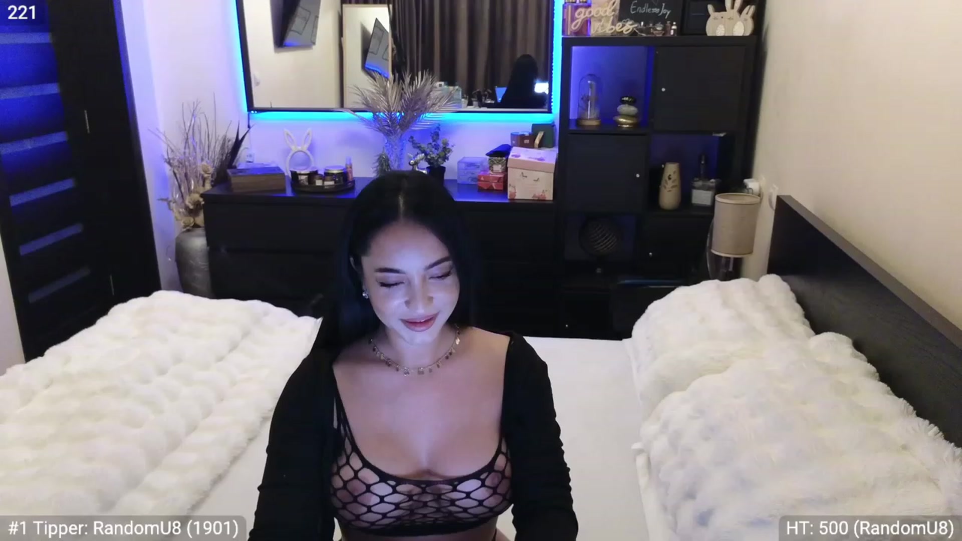 Gallery image thumbnail from EndlesssJoy's myfreecams stream on, 12/18/2023, 02:43 image 16 of 20