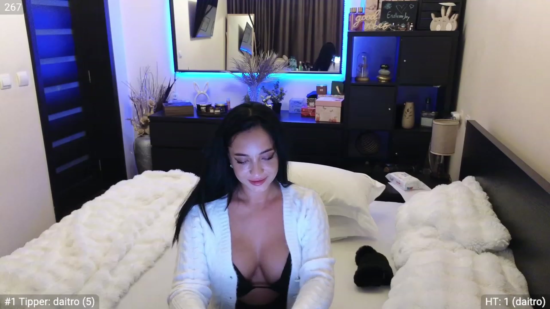 Gallery image thumbnail from EndlesssJoy's myfreecams stream on, 12/23/2023, 10:28 image 16 of 20