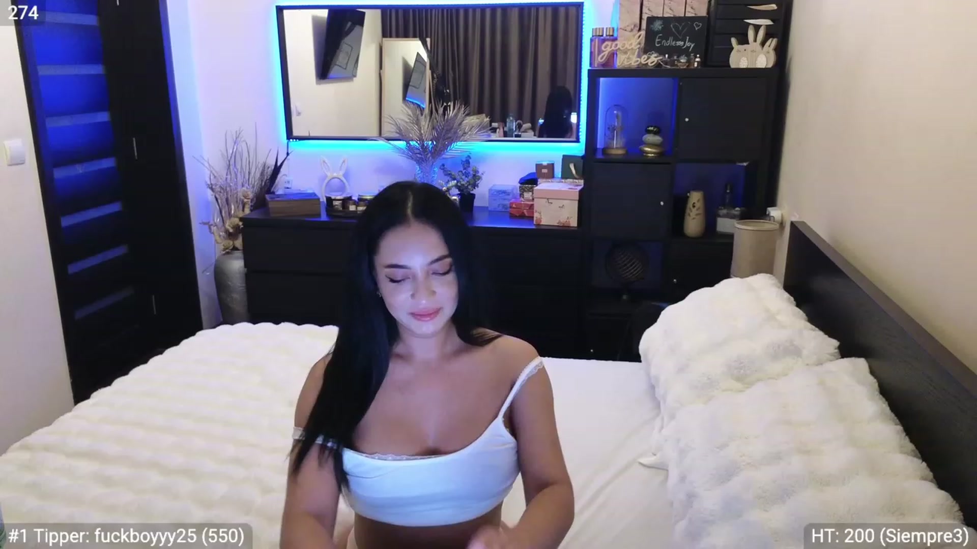 Gallery image thumbnail from EndlesssJoy's myfreecams stream on, 12/24/2023, 03:46 image 18 of 20