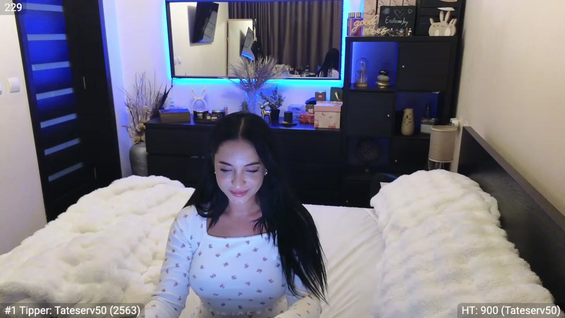 Gallery image thumbnail from EndlesssJoy's myfreecams stream on, 12/25/2023, 07:58 image 11 of 20