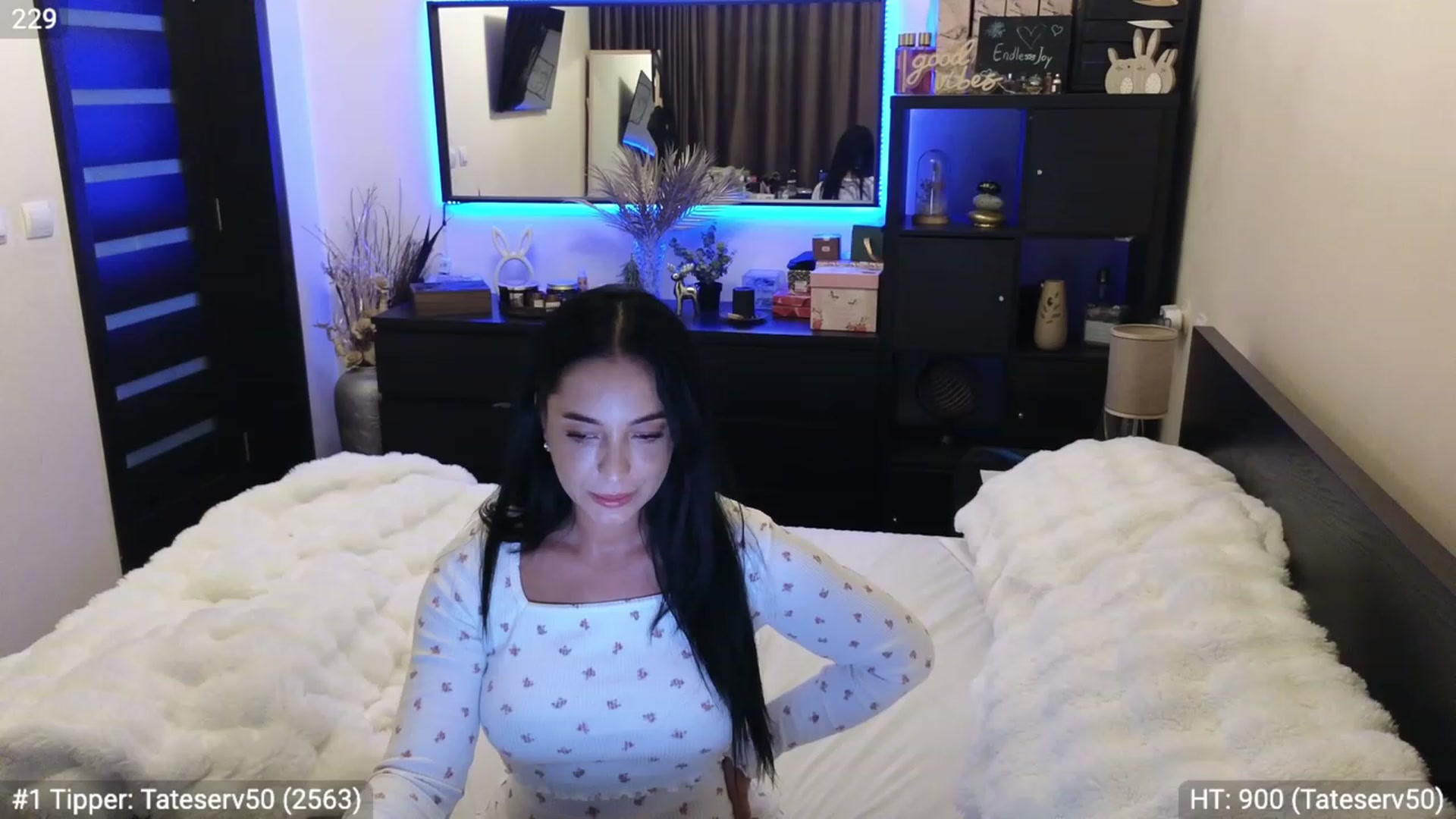 Gallery image thumbnail from EndlesssJoy's myfreecams stream on, 12/25/2023, 07:58 image 9 of 20
