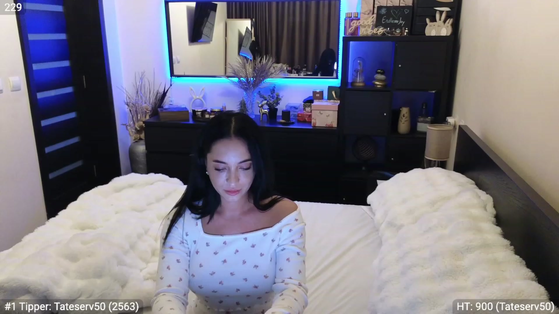 Gallery image thumbnail from EndlesssJoy's myfreecams stream on, 12/25/2023, 07:58 image 10 of 20