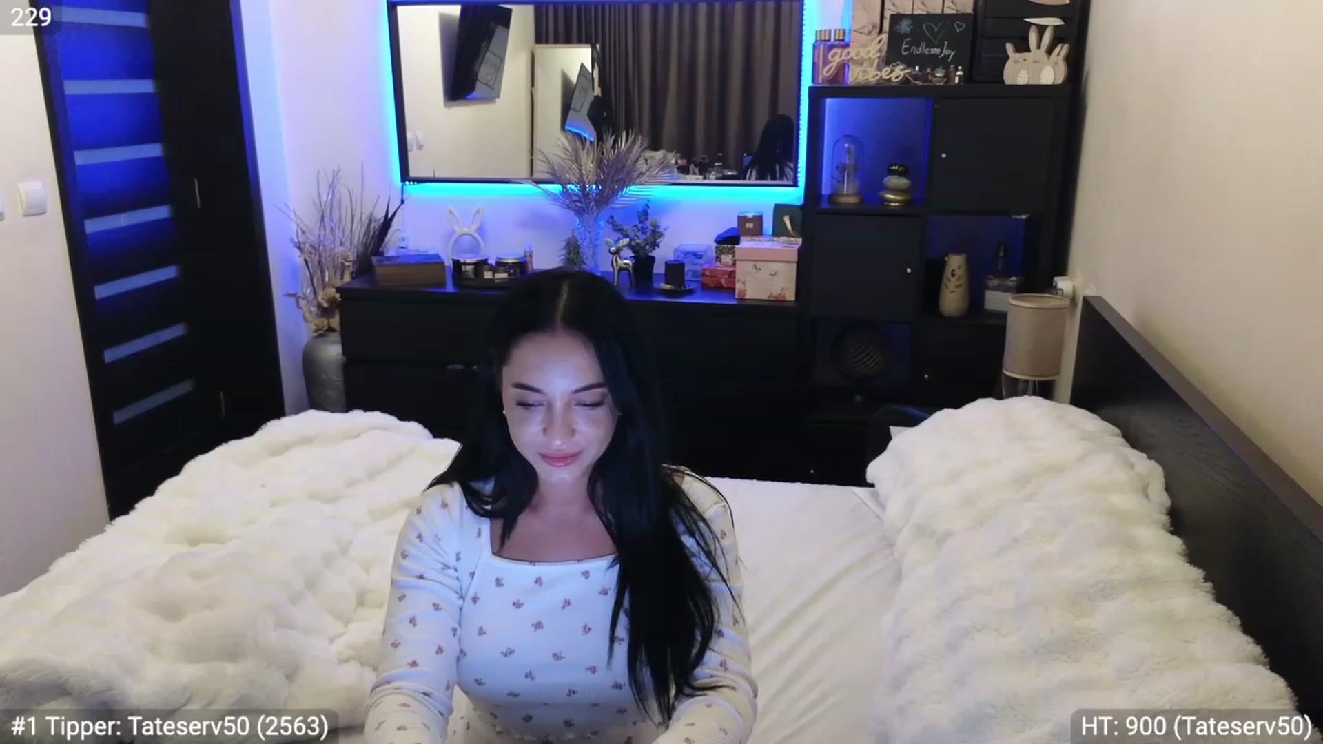 Gallery image thumbnail from EndlesssJoy's myfreecams stream on, 12/25/2023, 07:58 image 12 of 20