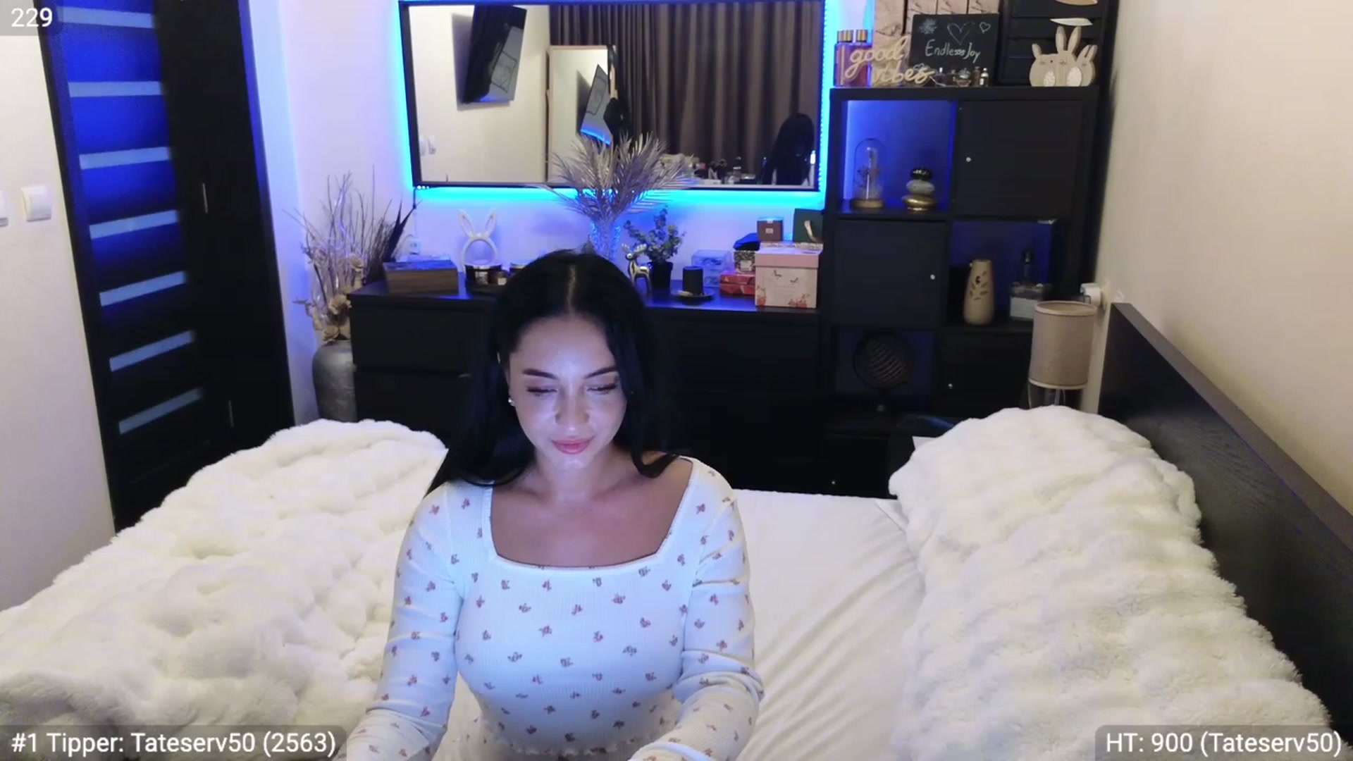 Gallery image thumbnail from EndlesssJoy's myfreecams stream on, 12/25/2023, 07:58 image 19 of 20