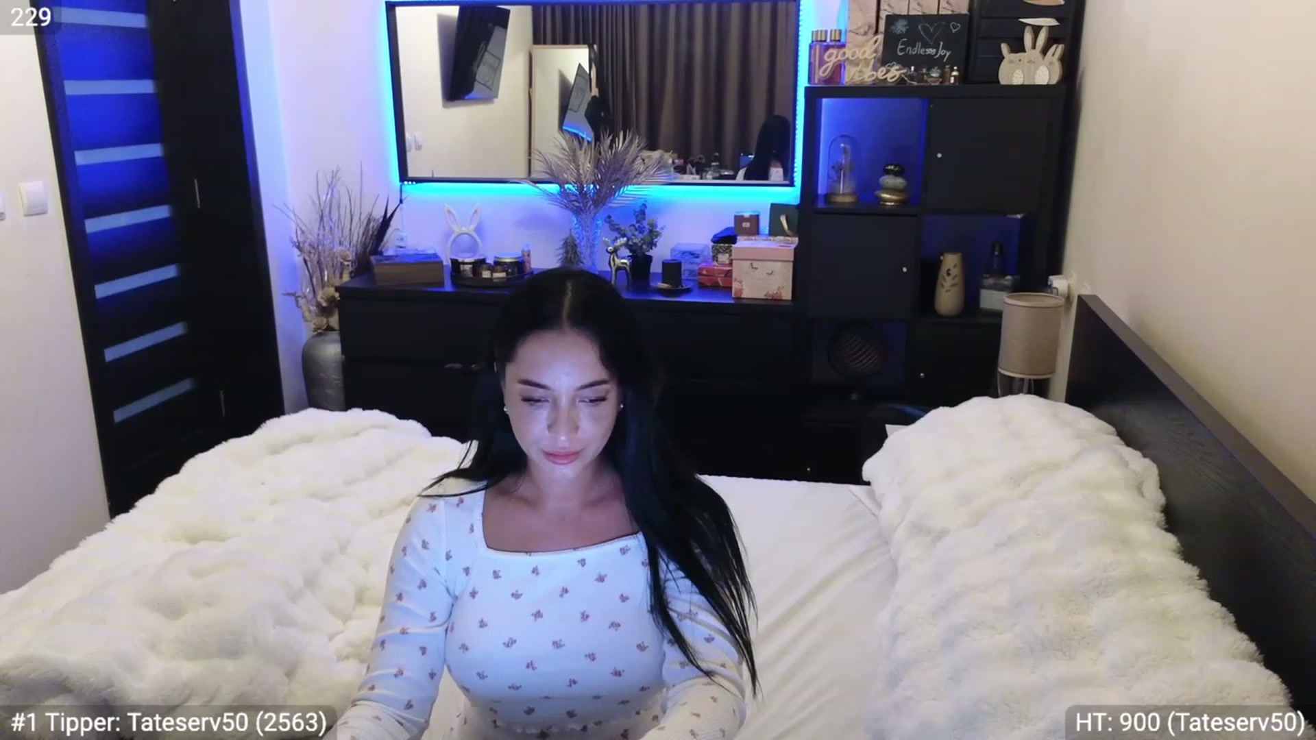 Gallery image thumbnail from EndlesssJoy's myfreecams stream on, 12/25/2023, 07:58 image 17 of 20