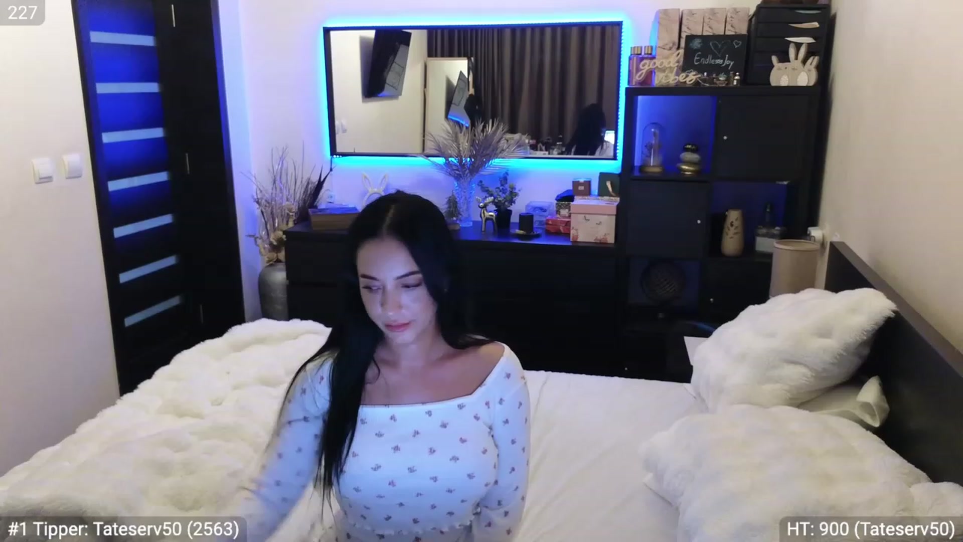 Gallery image thumbnail from EndlesssJoy's myfreecams stream on, 12/25/2023, 09:17 image 17 of 20