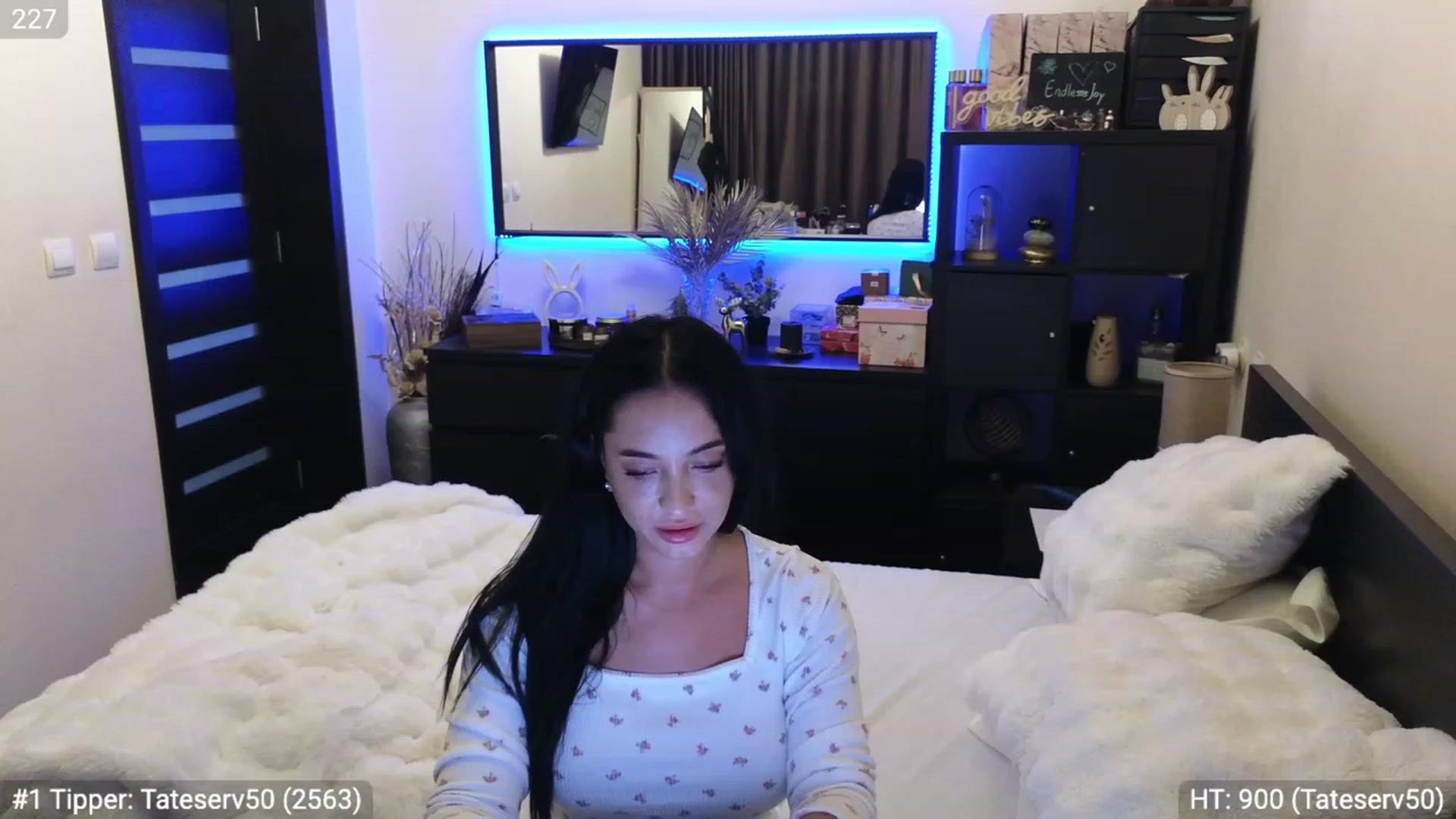 Gallery image thumbnail from EndlesssJoy's myfreecams stream on, 12/25/2023, 09:17 image 1 of 20