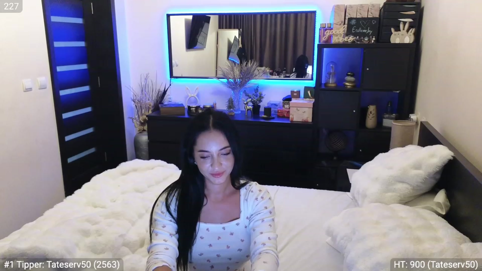 Gallery image thumbnail from EndlesssJoy's myfreecams stream on, 12/25/2023, 09:17 image 15 of 20