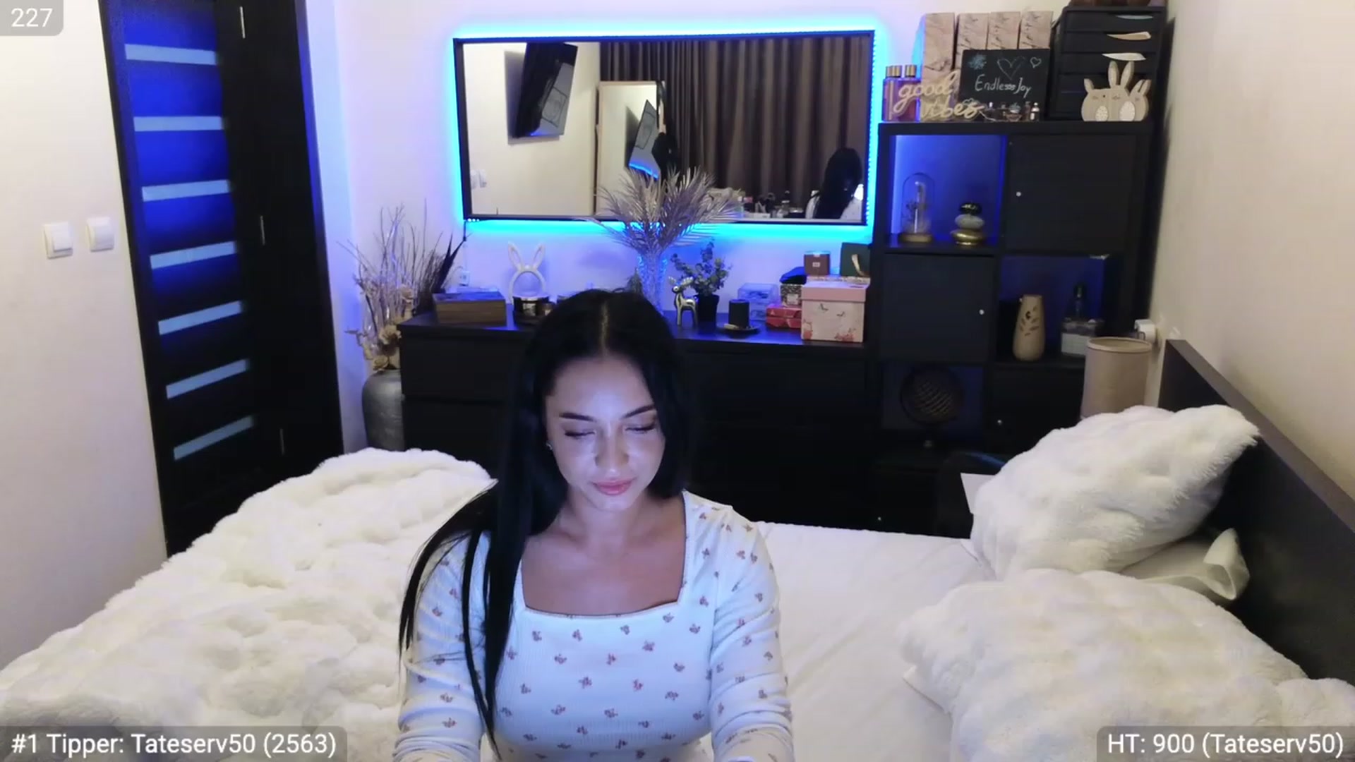 Gallery image thumbnail from EndlesssJoy's myfreecams stream on, 12/25/2023, 09:17 image 8 of 20