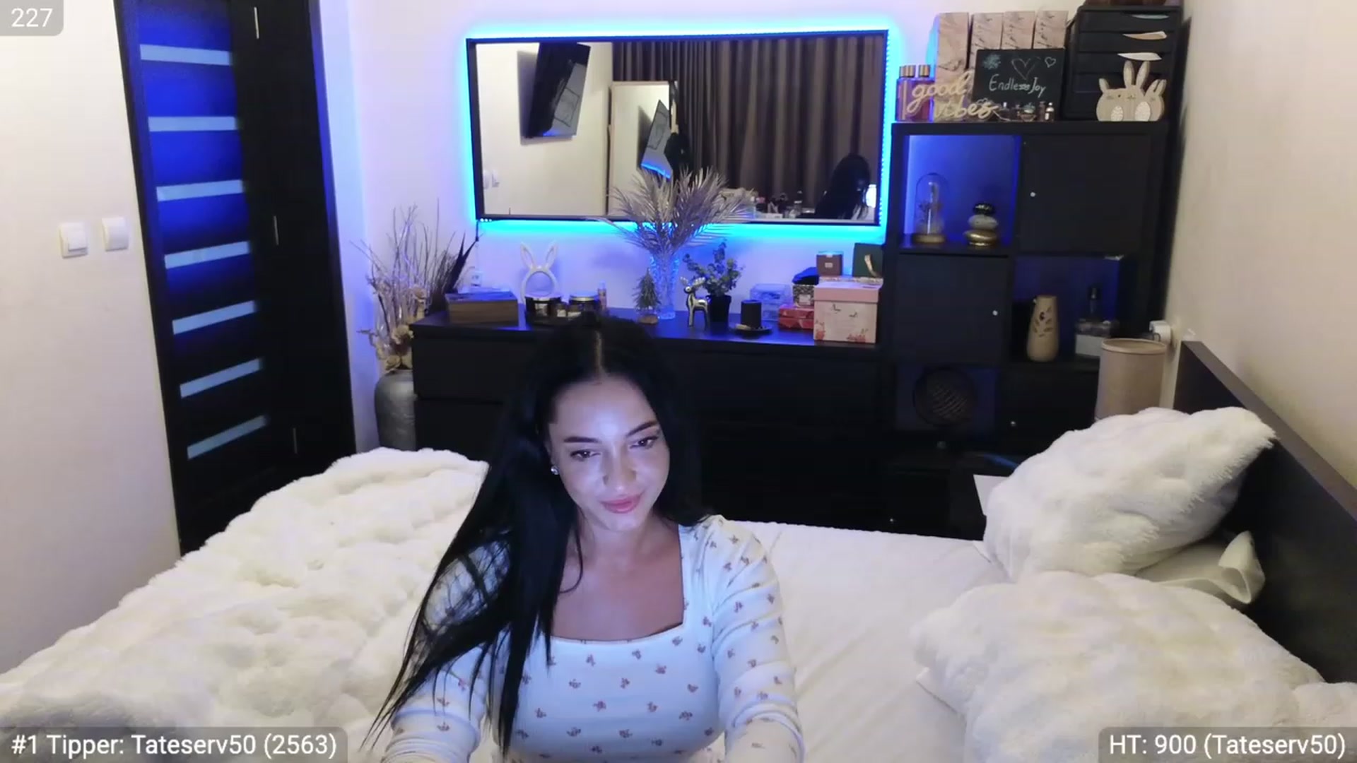 Gallery image thumbnail from EndlesssJoy's myfreecams stream on, 12/25/2023, 09:17 image 16 of 20