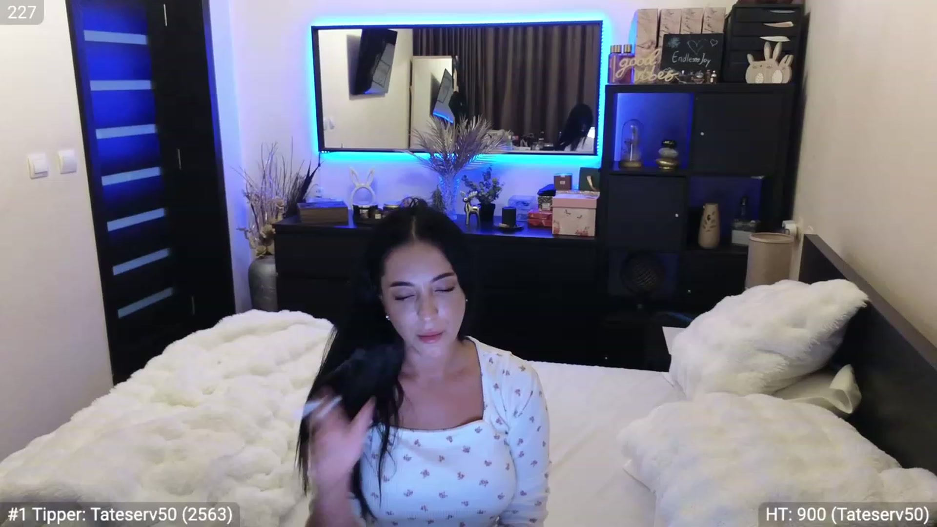 Gallery image thumbnail from EndlesssJoy's myfreecams stream on, 12/25/2023, 09:17 image 2 of 20