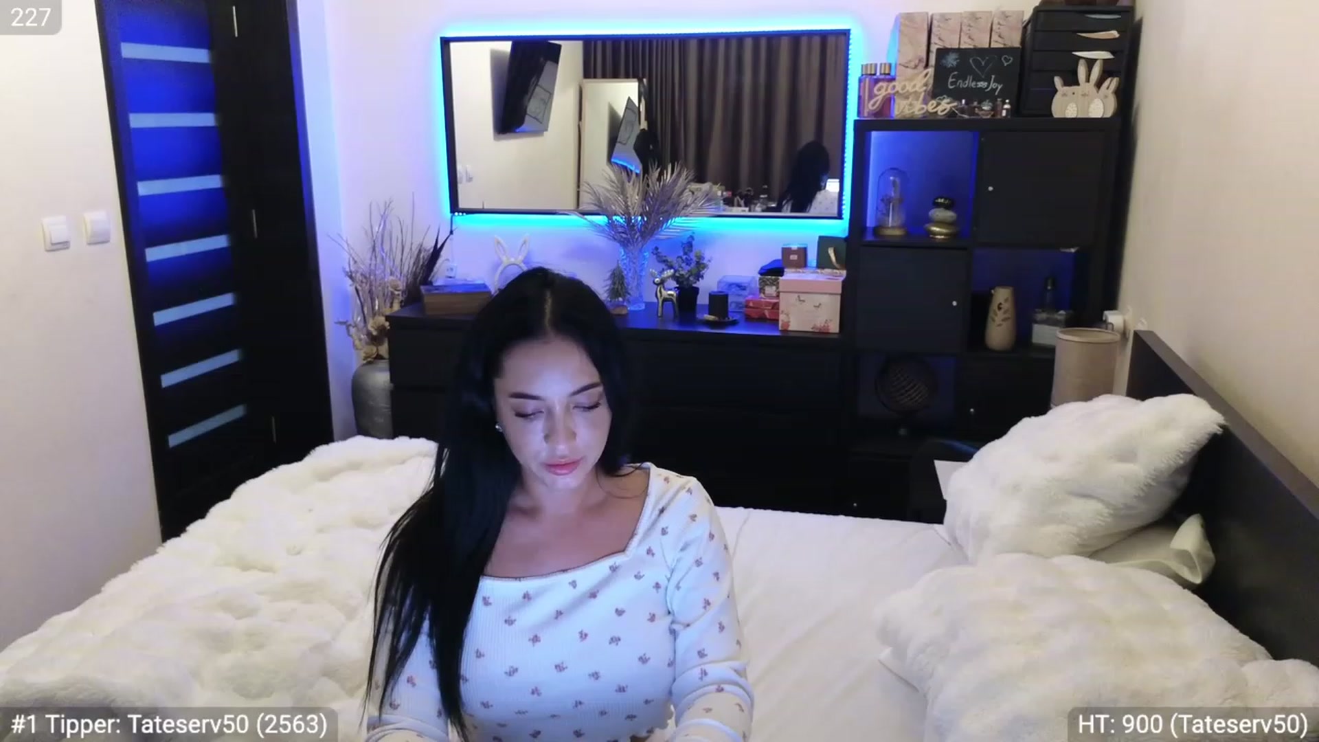 Gallery image thumbnail from EndlesssJoy's myfreecams stream on, 12/25/2023, 09:17 image 19 of 20