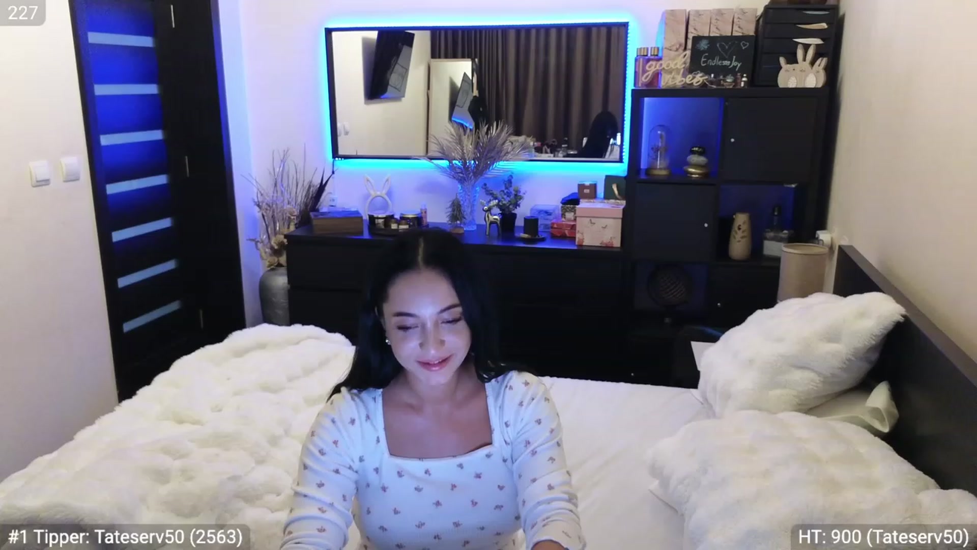 Gallery image thumbnail from EndlesssJoy's myfreecams stream on, 12/25/2023, 09:17 image 6 of 20