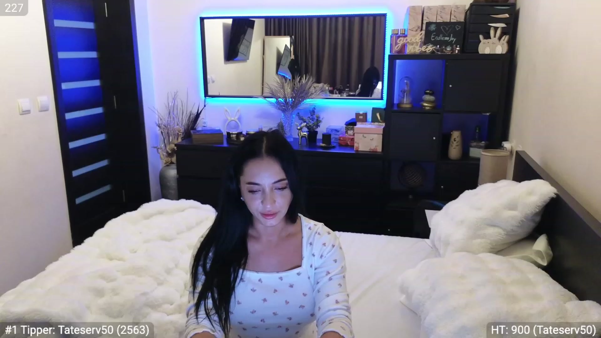 Gallery image thumbnail from EndlesssJoy's myfreecams stream on, 12/25/2023, 09:17 image 4 of 20