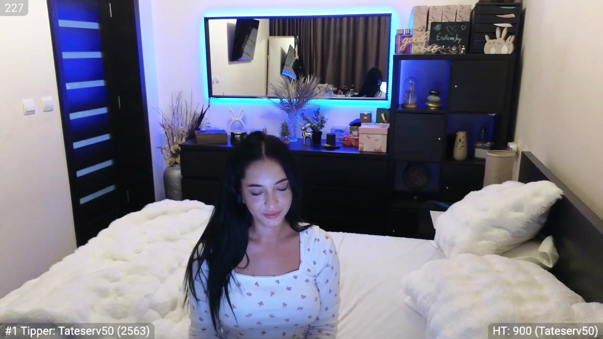 Gallery image thumbnail from EndlesssJoy's myfreecams stream on, 12/25/2023, 09:17 image 14 of 20
