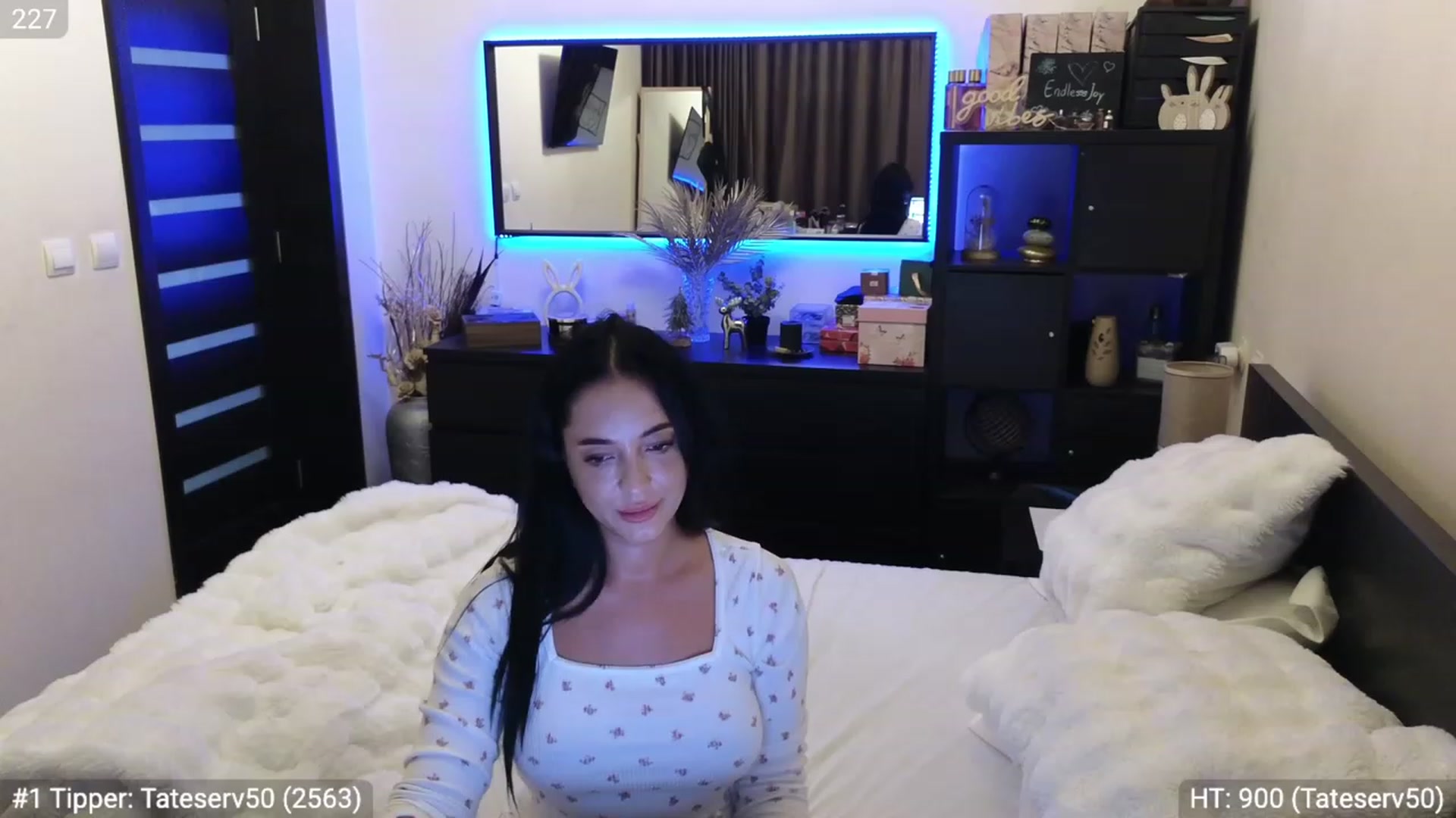 Gallery image thumbnail from EndlesssJoy's myfreecams stream on, 12/25/2023, 09:17 image 11 of 20