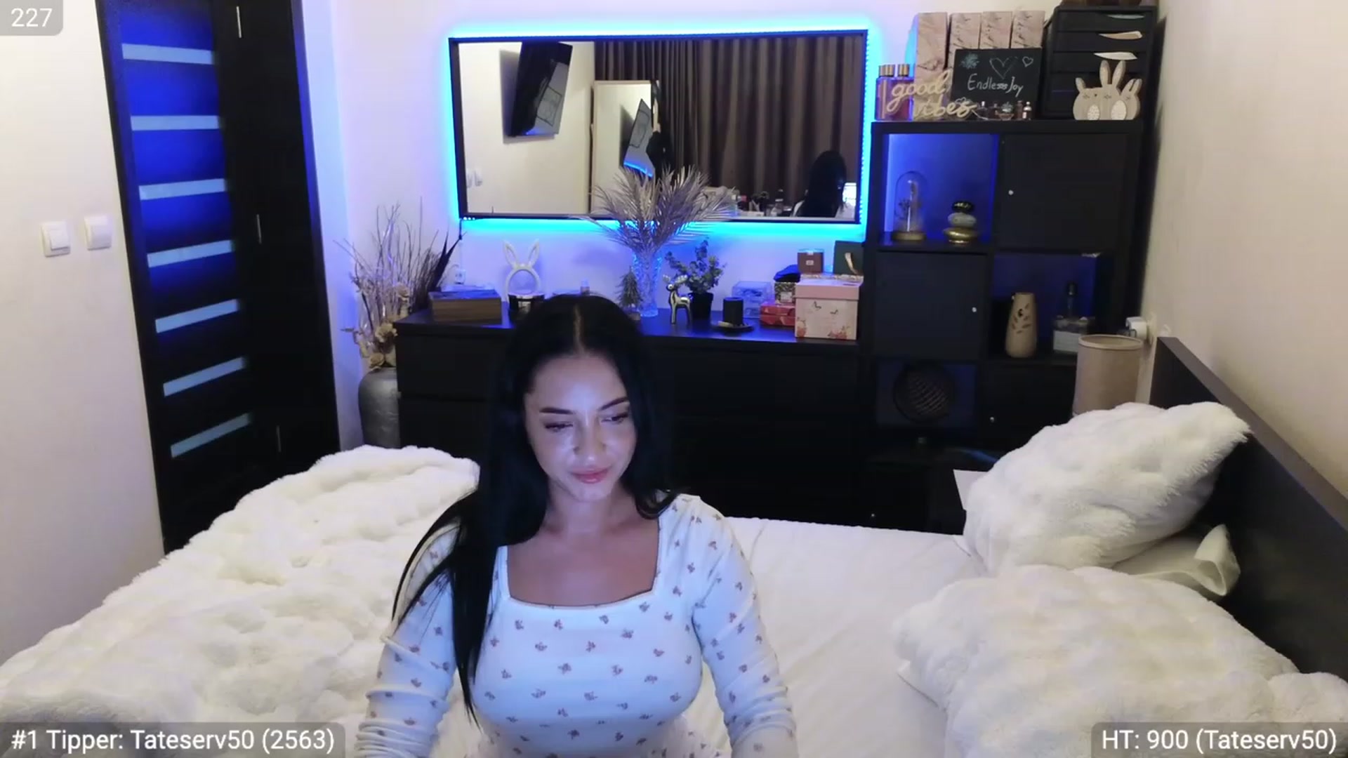 Gallery image thumbnail from EndlesssJoy's myfreecams stream on, 12/25/2023, 09:17 image 10 of 20