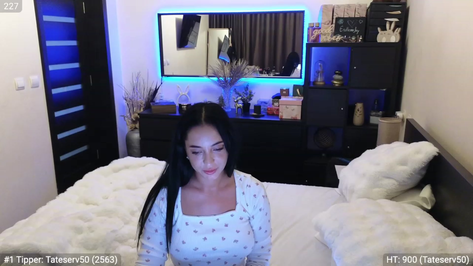 Gallery image thumbnail from EndlesssJoy's myfreecams stream on, 12/25/2023, 09:17 image 7 of 20