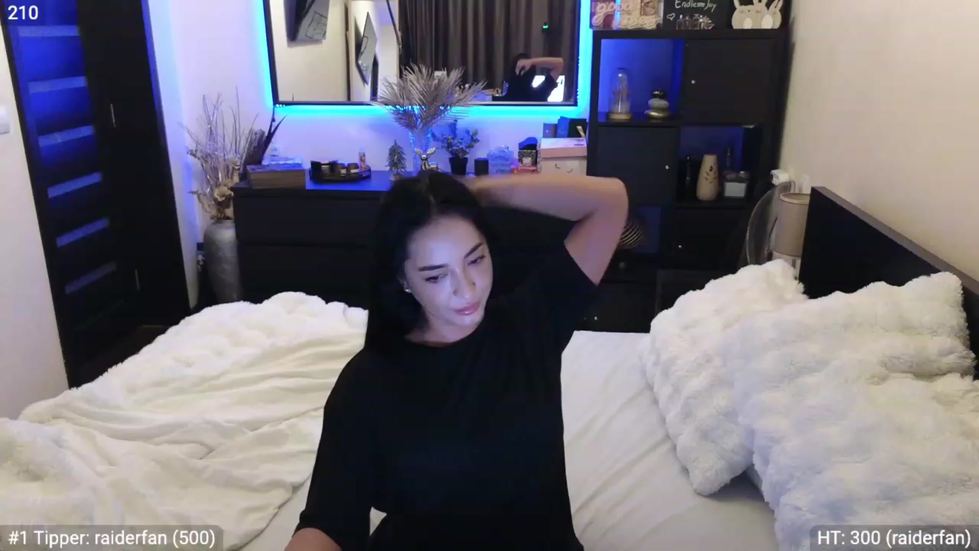 Gallery image thumbnail from EndlesssJoy's myfreecams stream on, 01/22/2024, 06:05 image 16 of 20